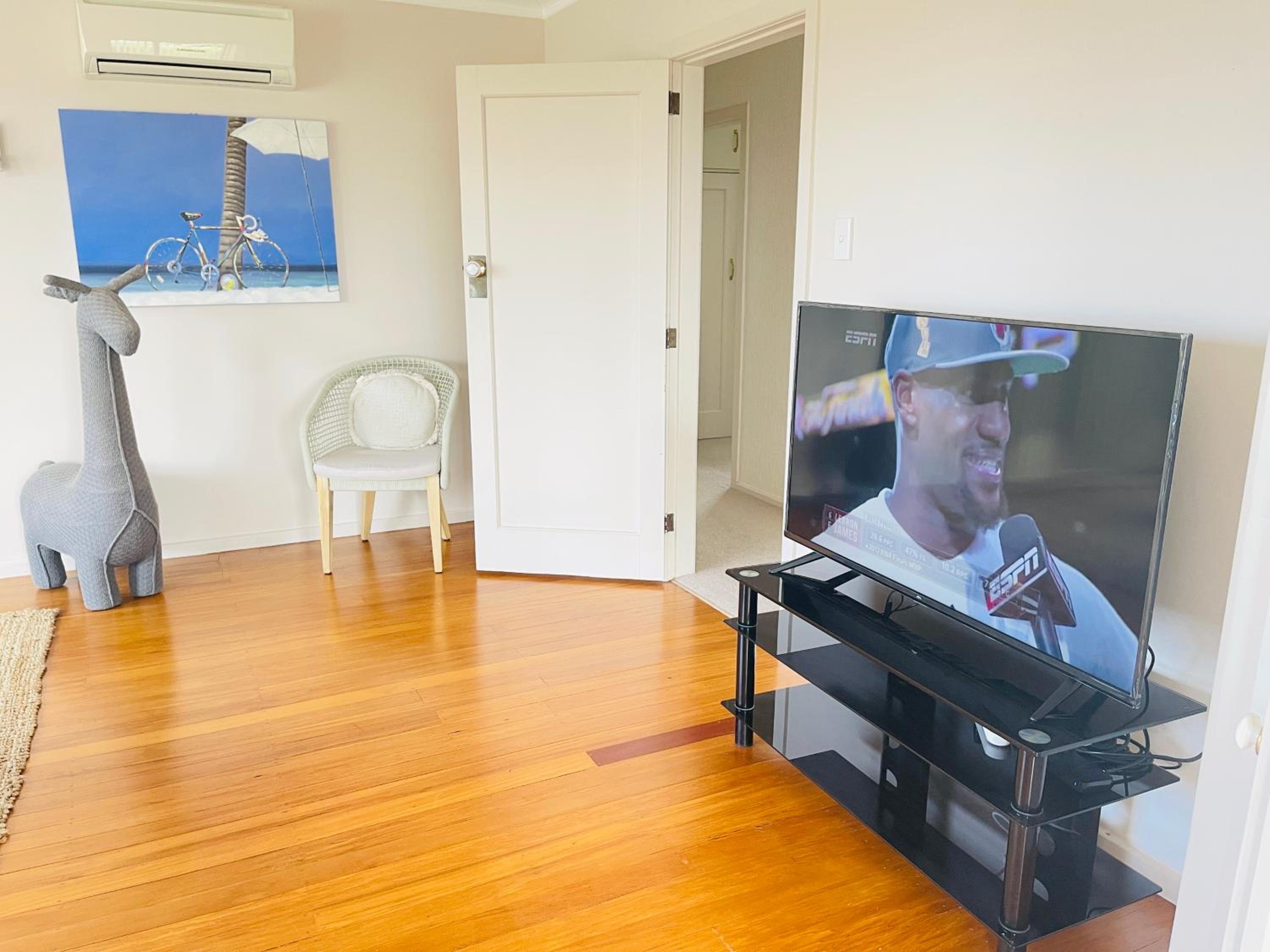 Two-Bedroom House - Photo 4