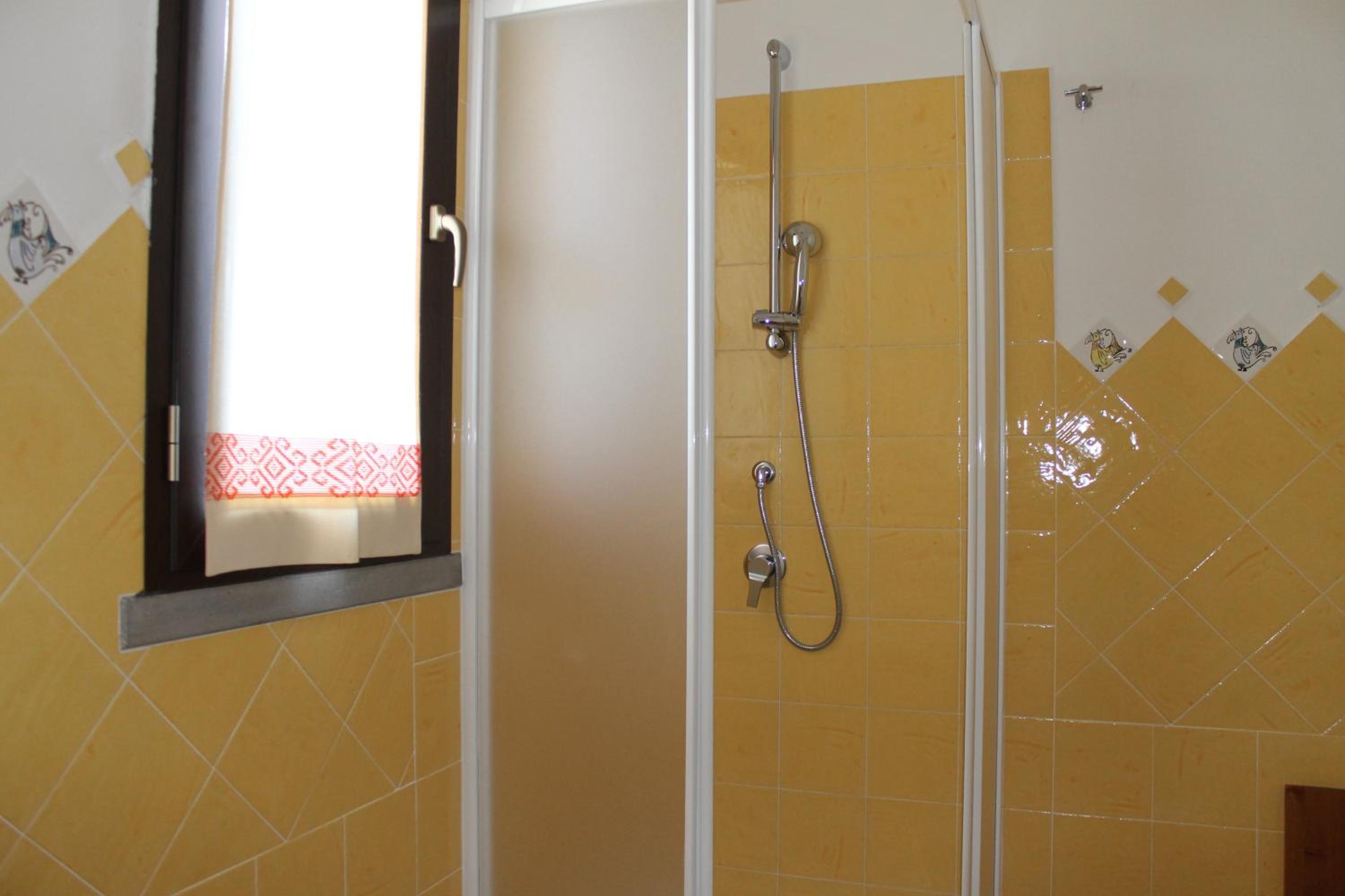 Triple Room with Balcony - Photo 5