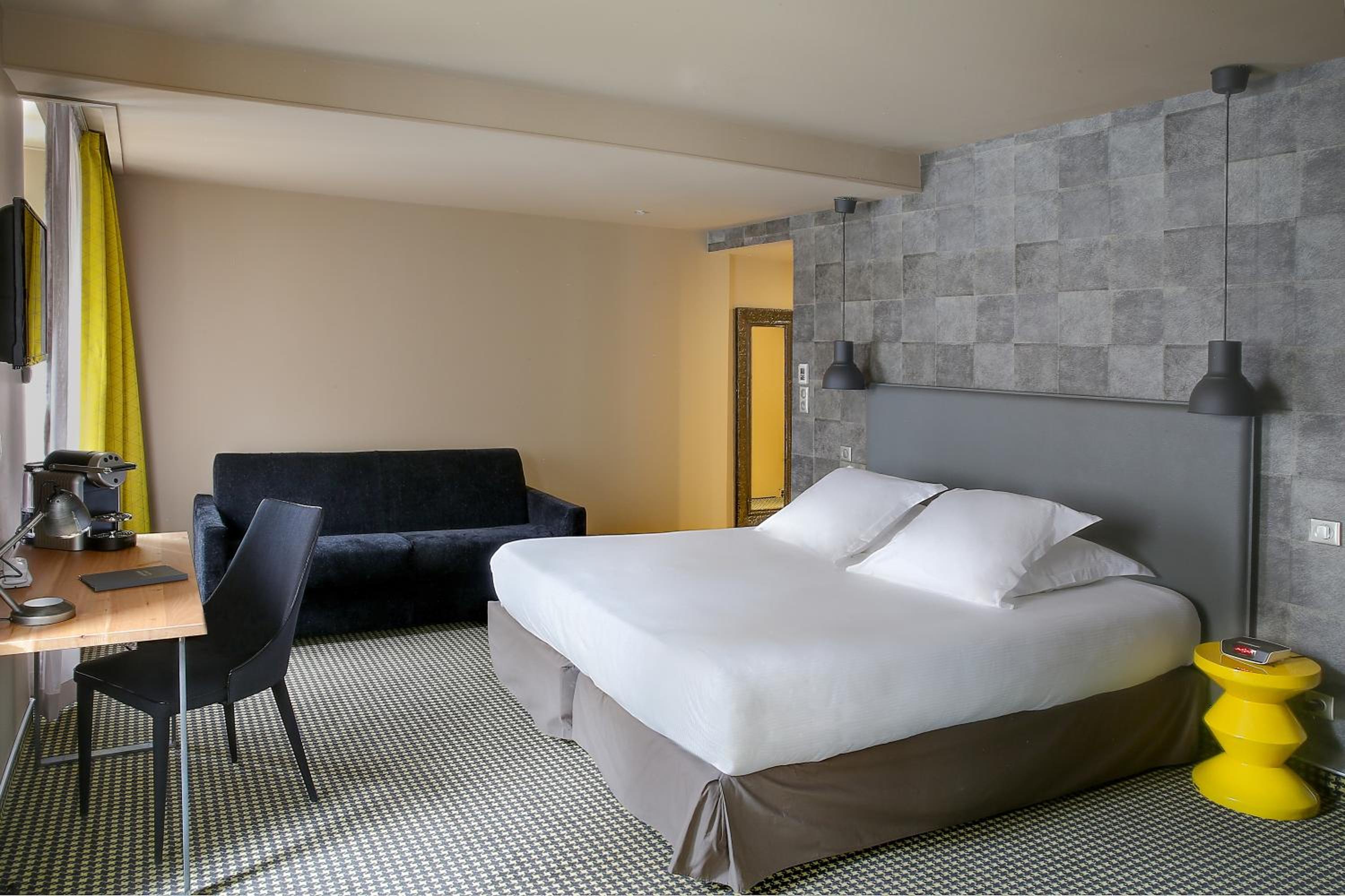 Superior King Room - Non-Smoking - Photo 3