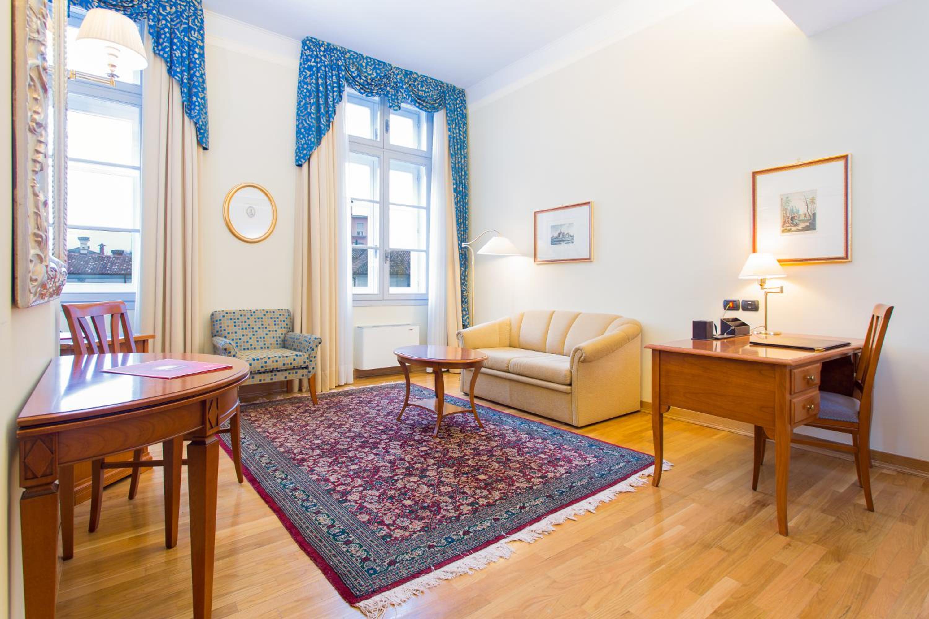 Suite - Photo 1