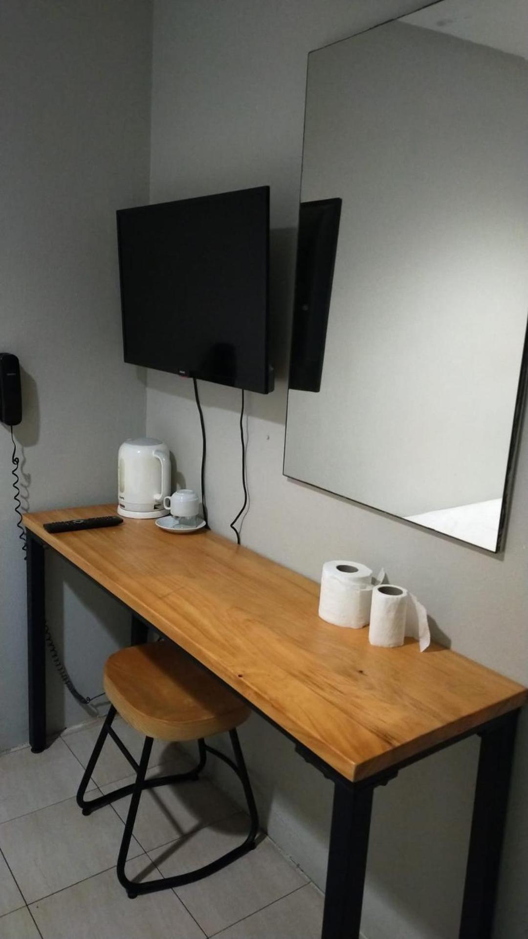 Small Single Room - Check-In After 5PM, Check-Out Before 10AM photo 2