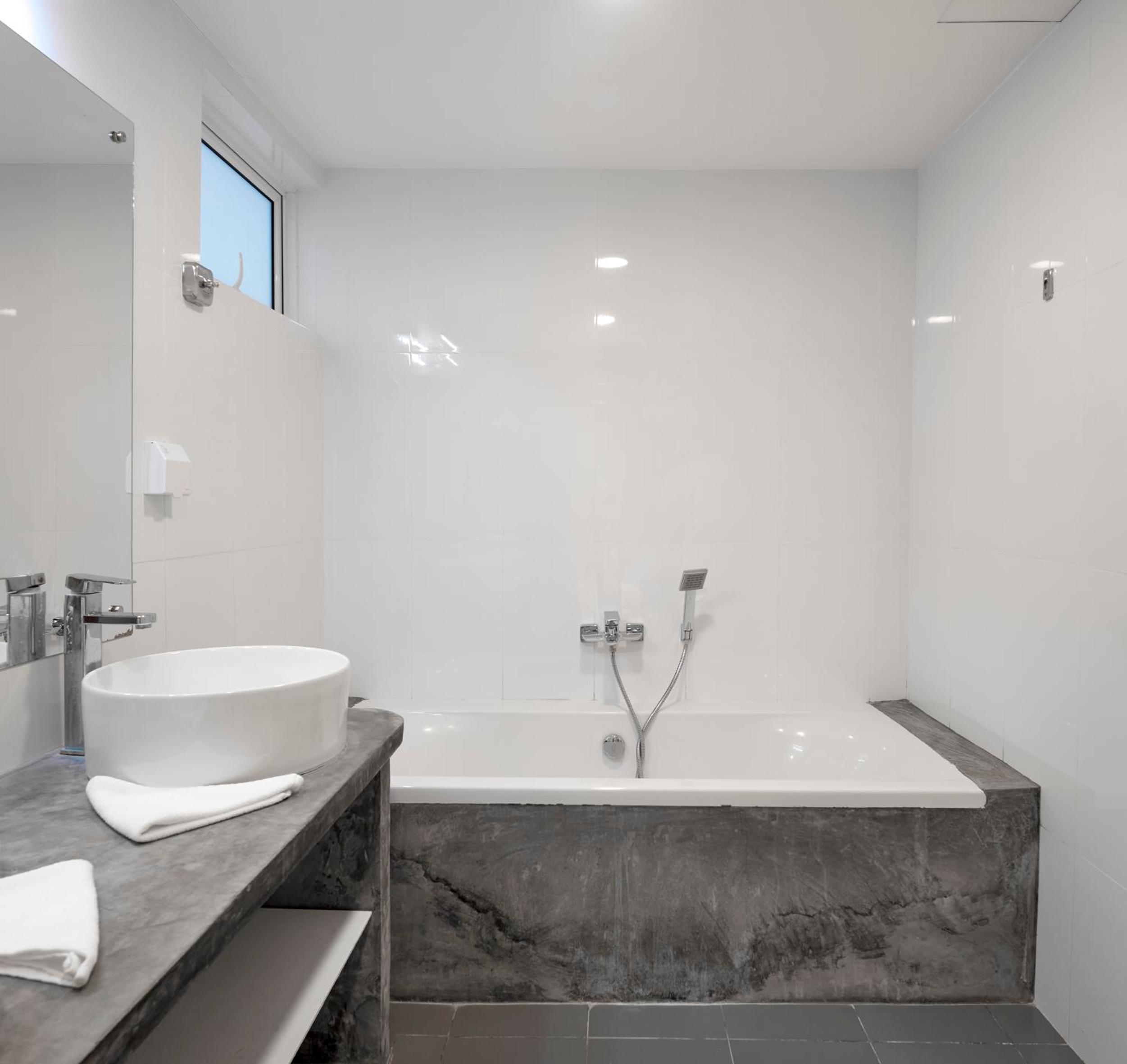 Suite - Photo 9