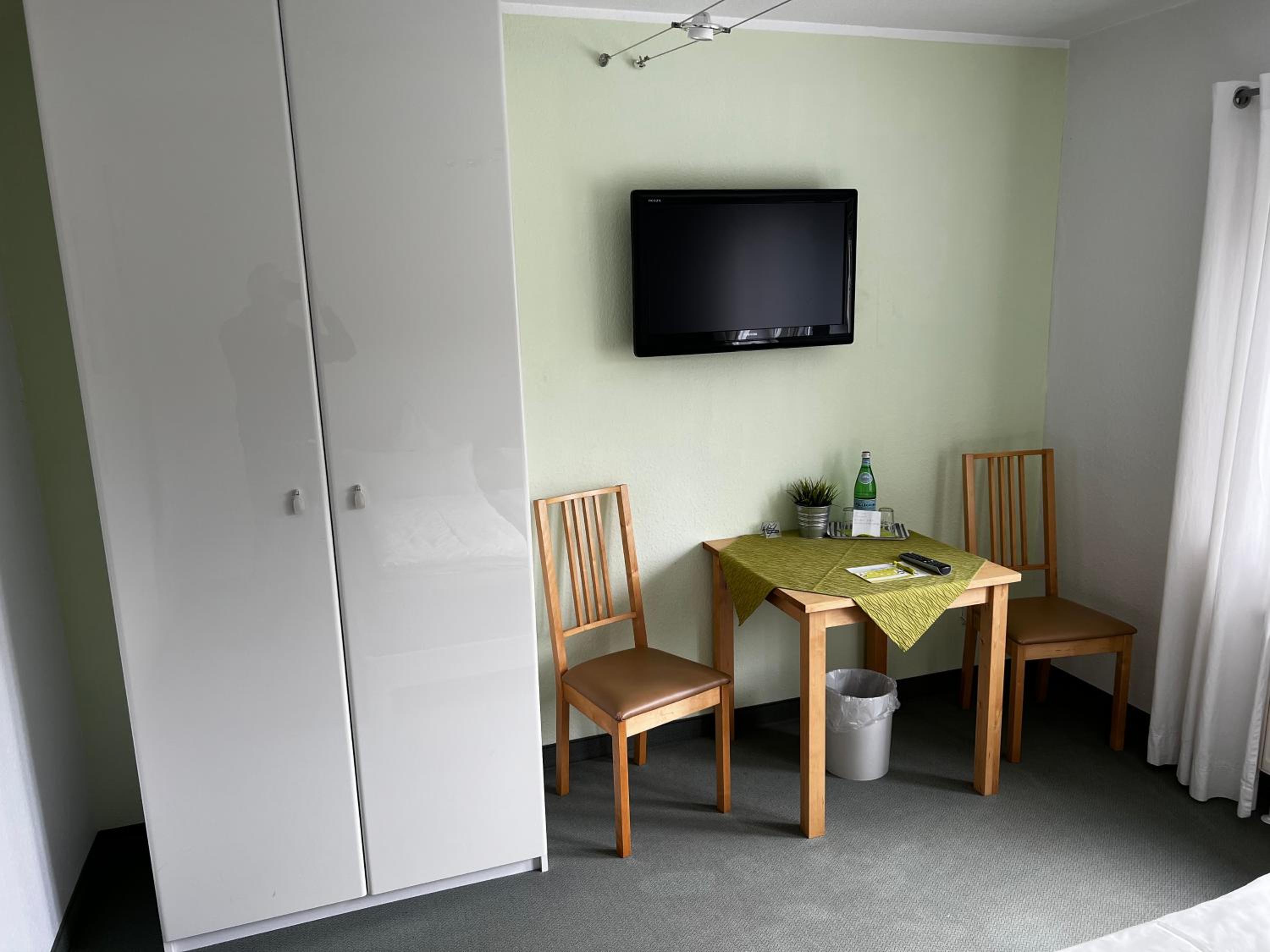 Deluxe Double Room with Shower photo 2