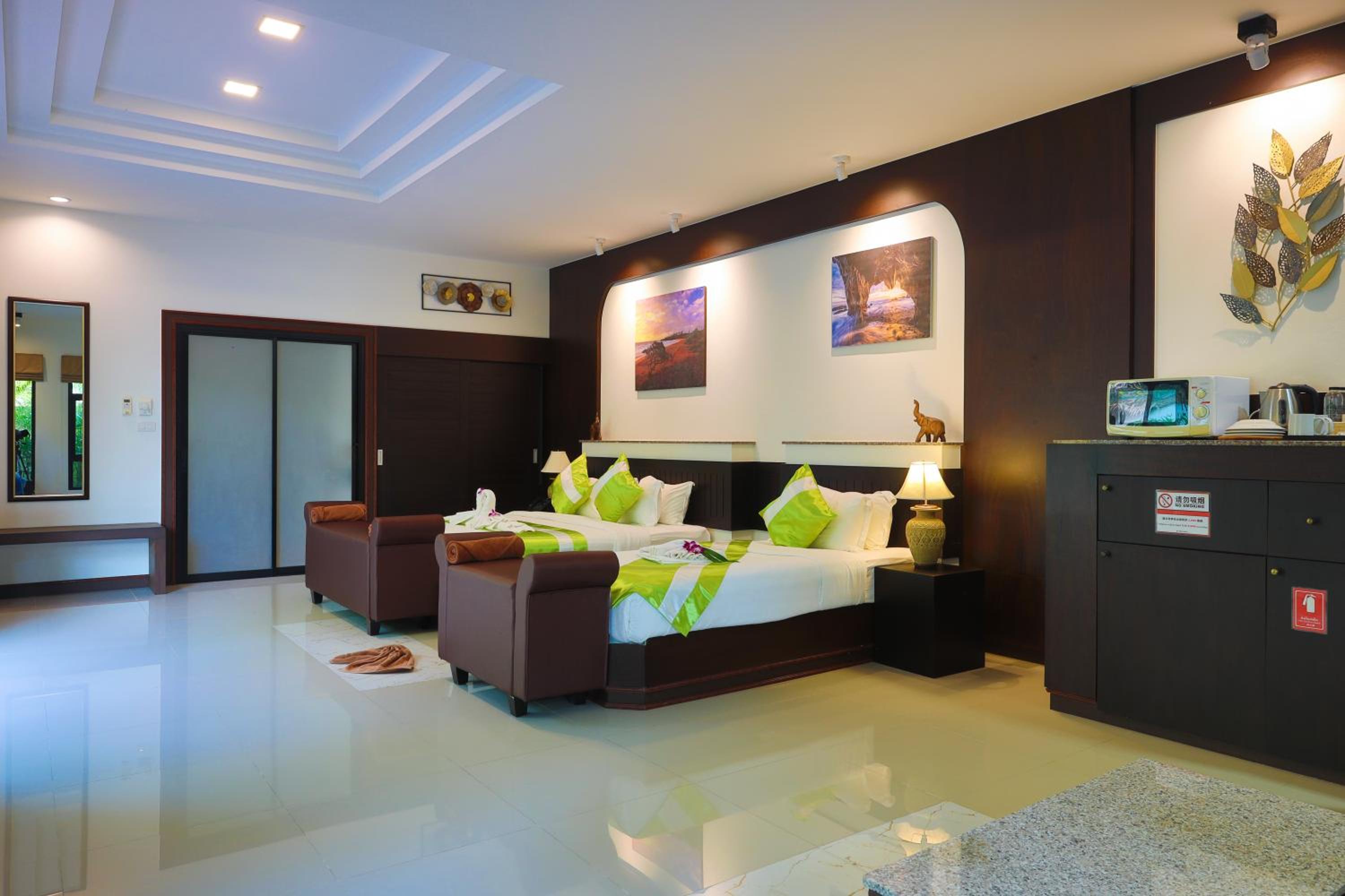 Deluxe Triple Room photo 2