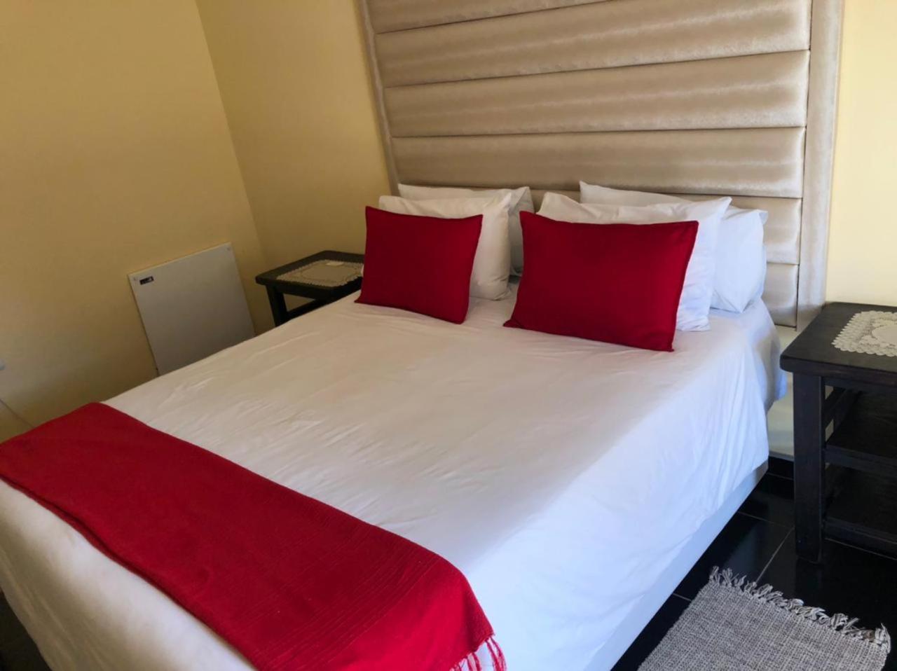 Deluxe Double Room with Shower photo 2