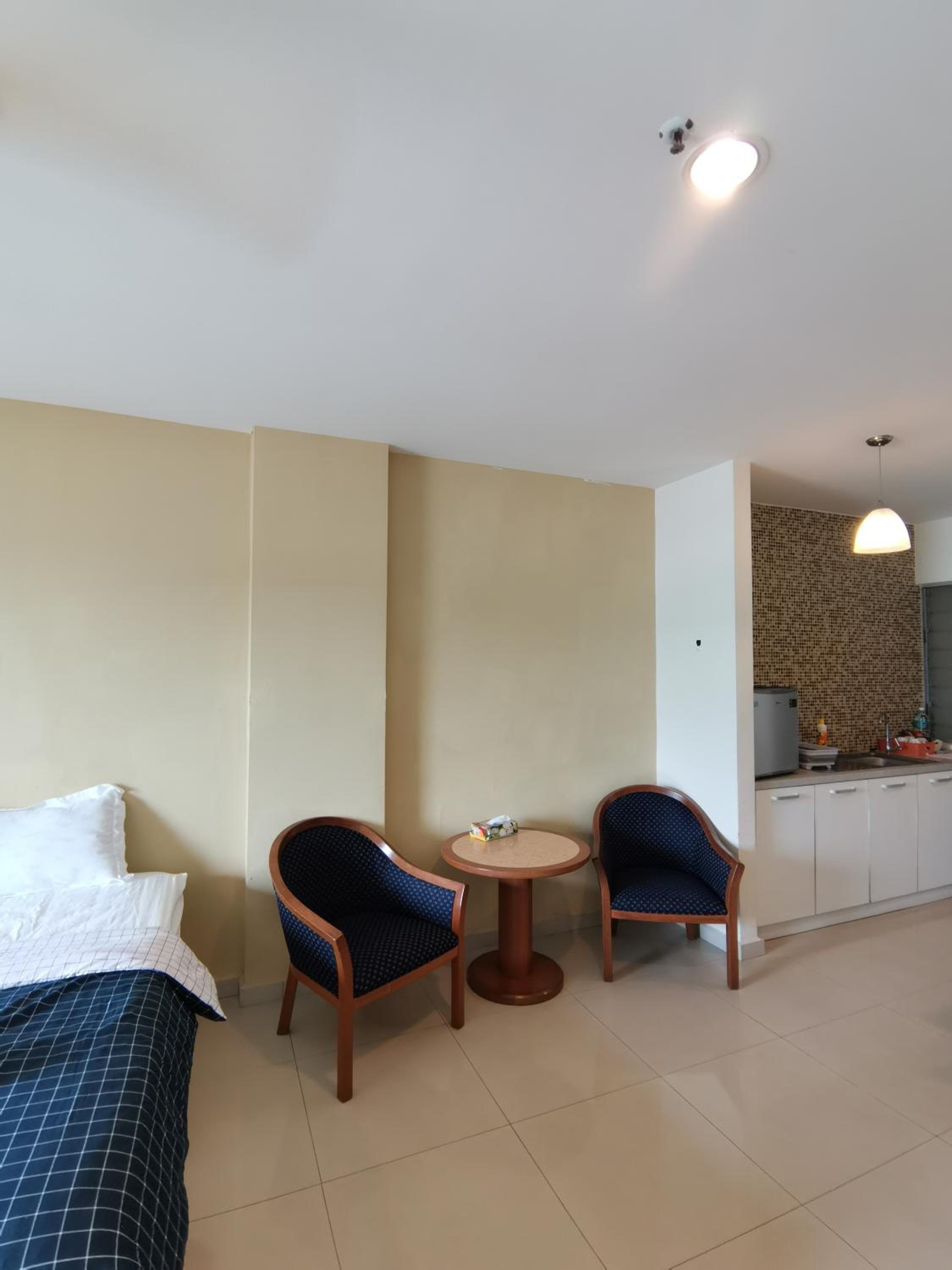One-Bedroom Apartment - Photo 2