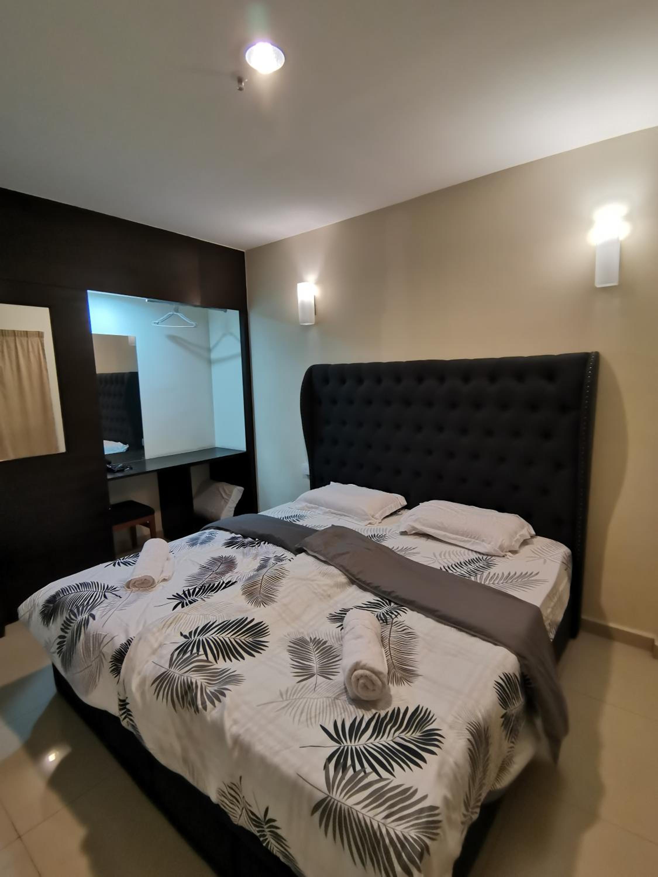 One-Bedroom Apartment - Photo 1