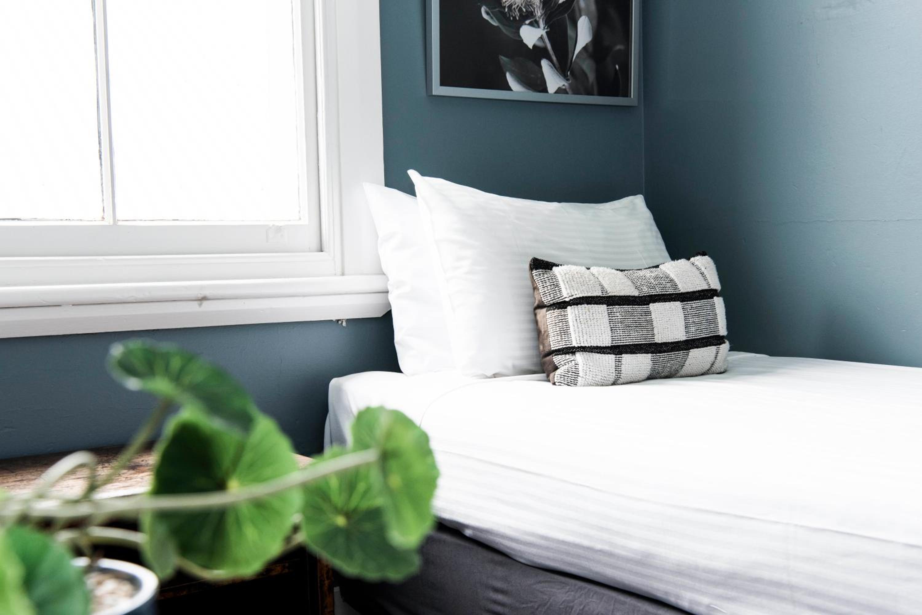 Standard Twin Room with Shared Bathroom photo 2