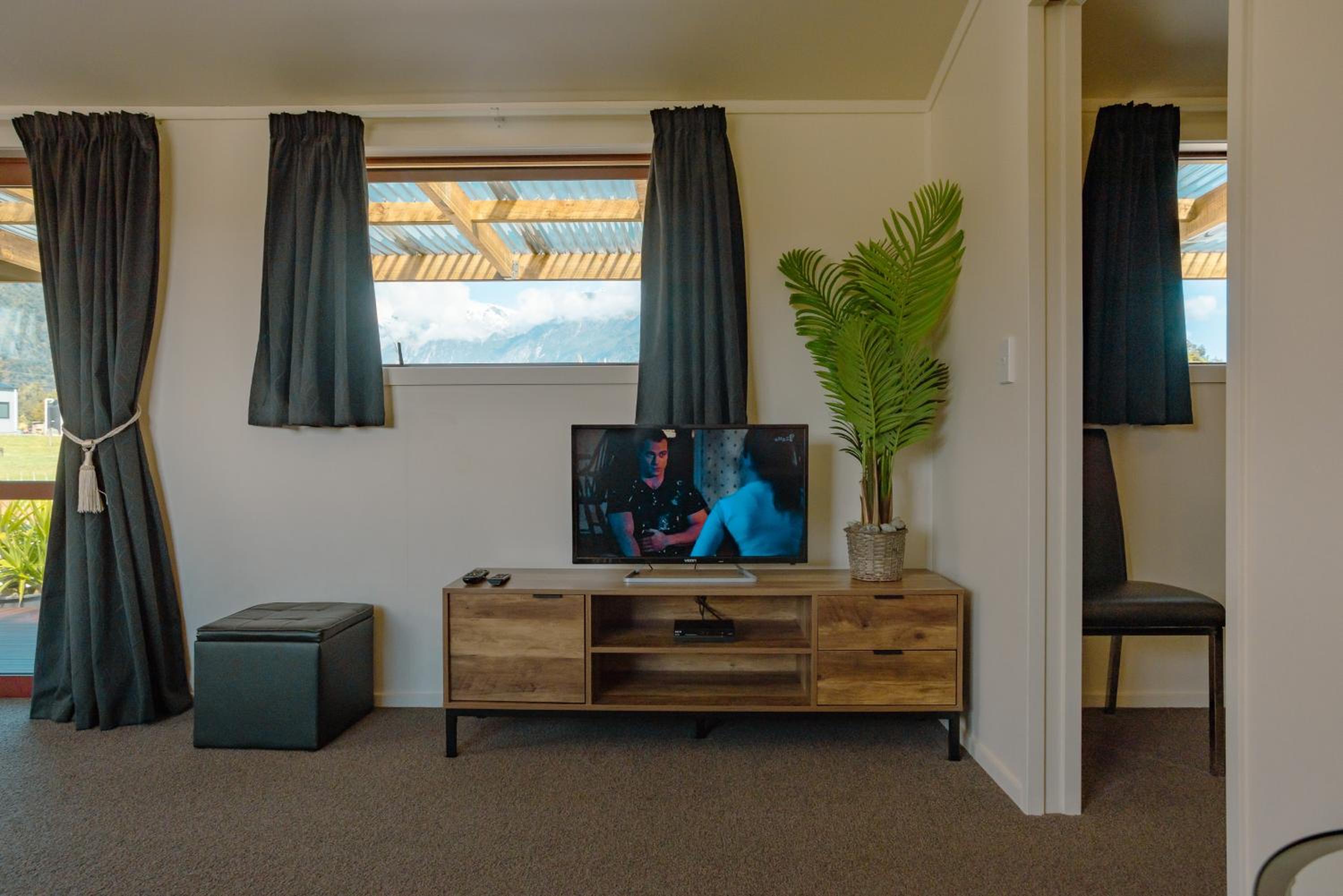 One-Bedroom House - Photo 2