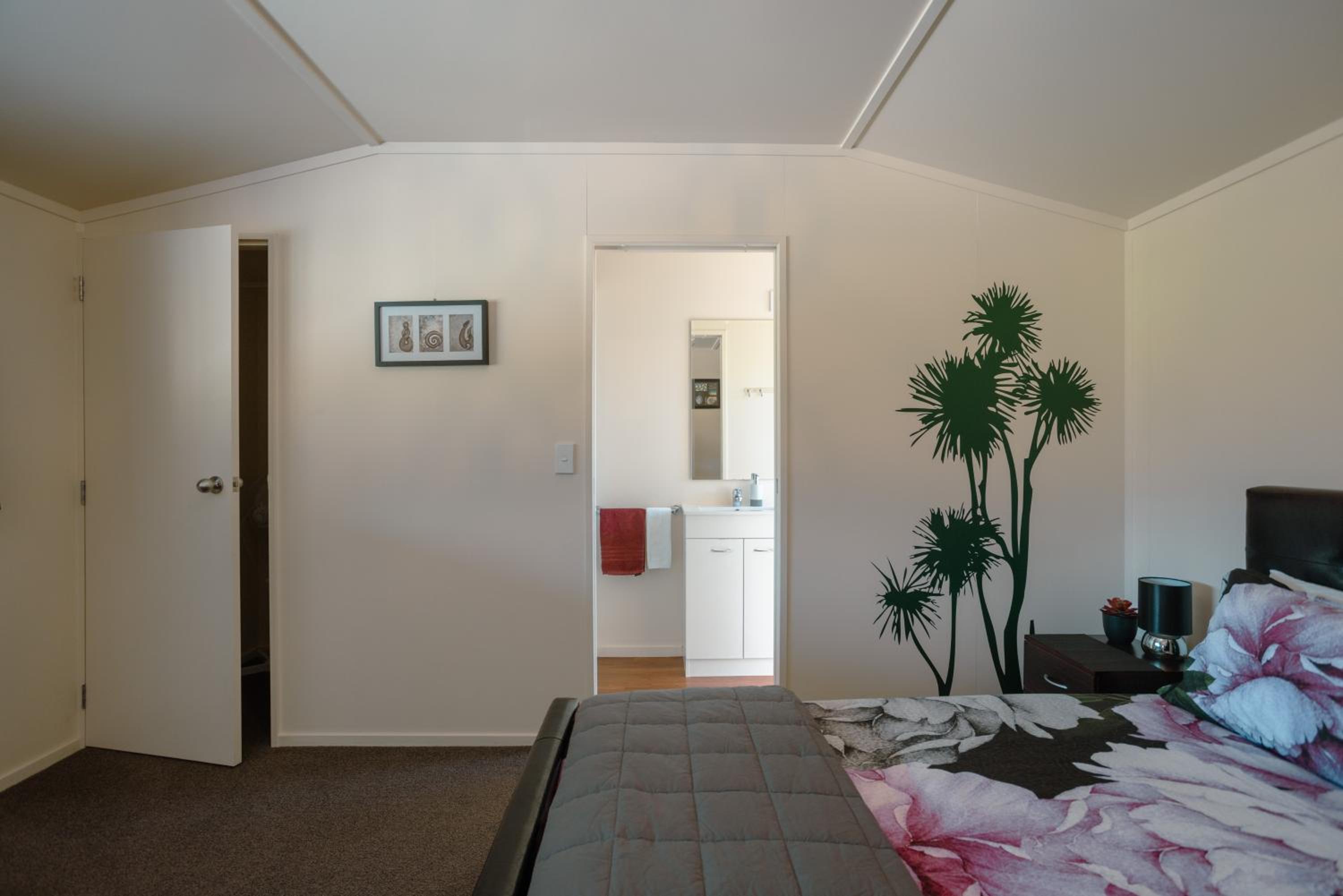 One-Bedroom House - Photo 6