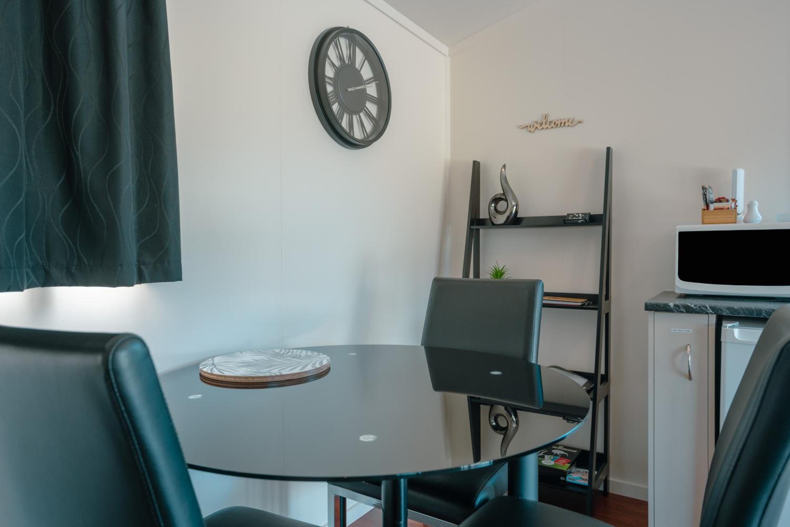 One-Bedroom House - Photo 7