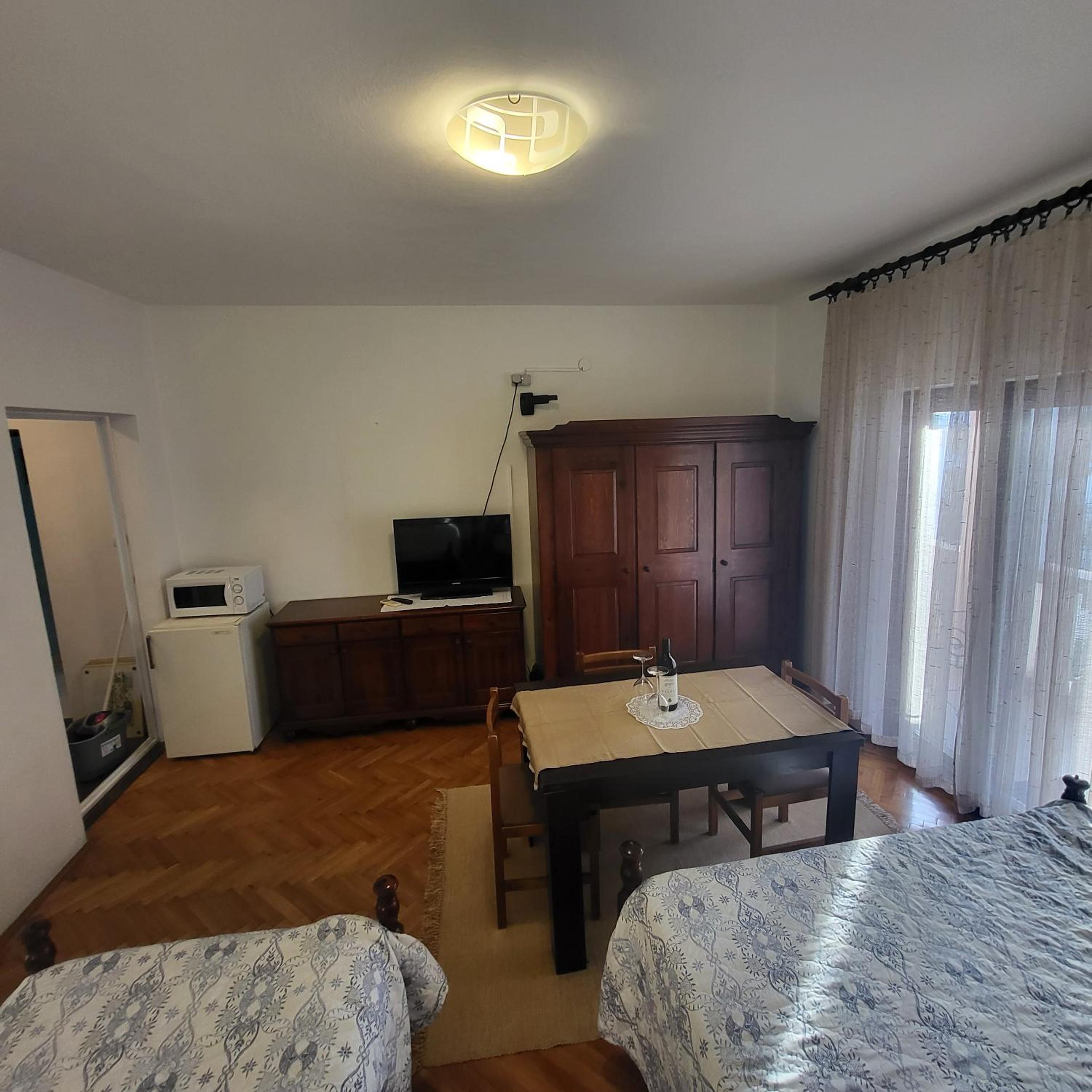 Deluxe Studio