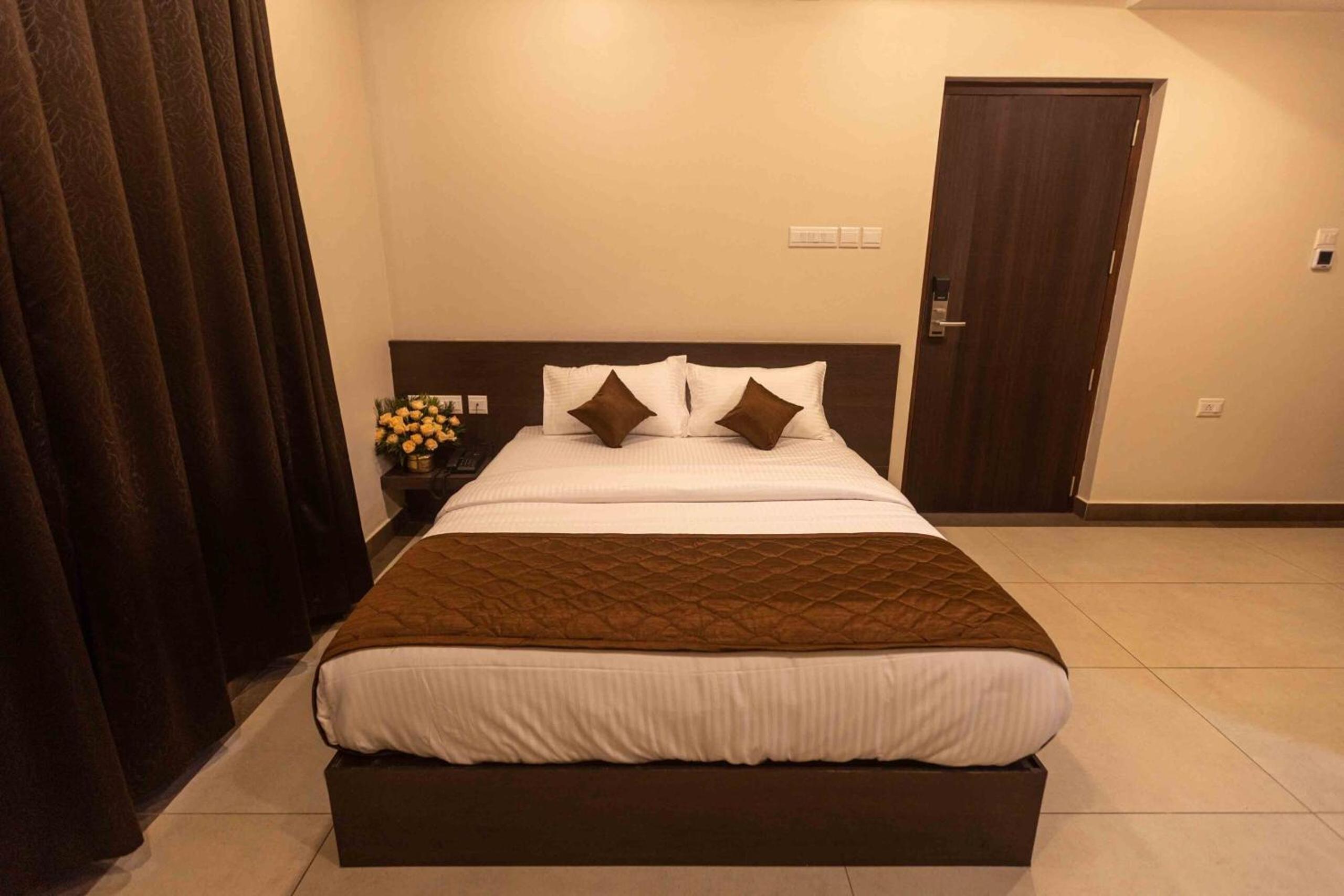 Standard Double Room - Photo 2