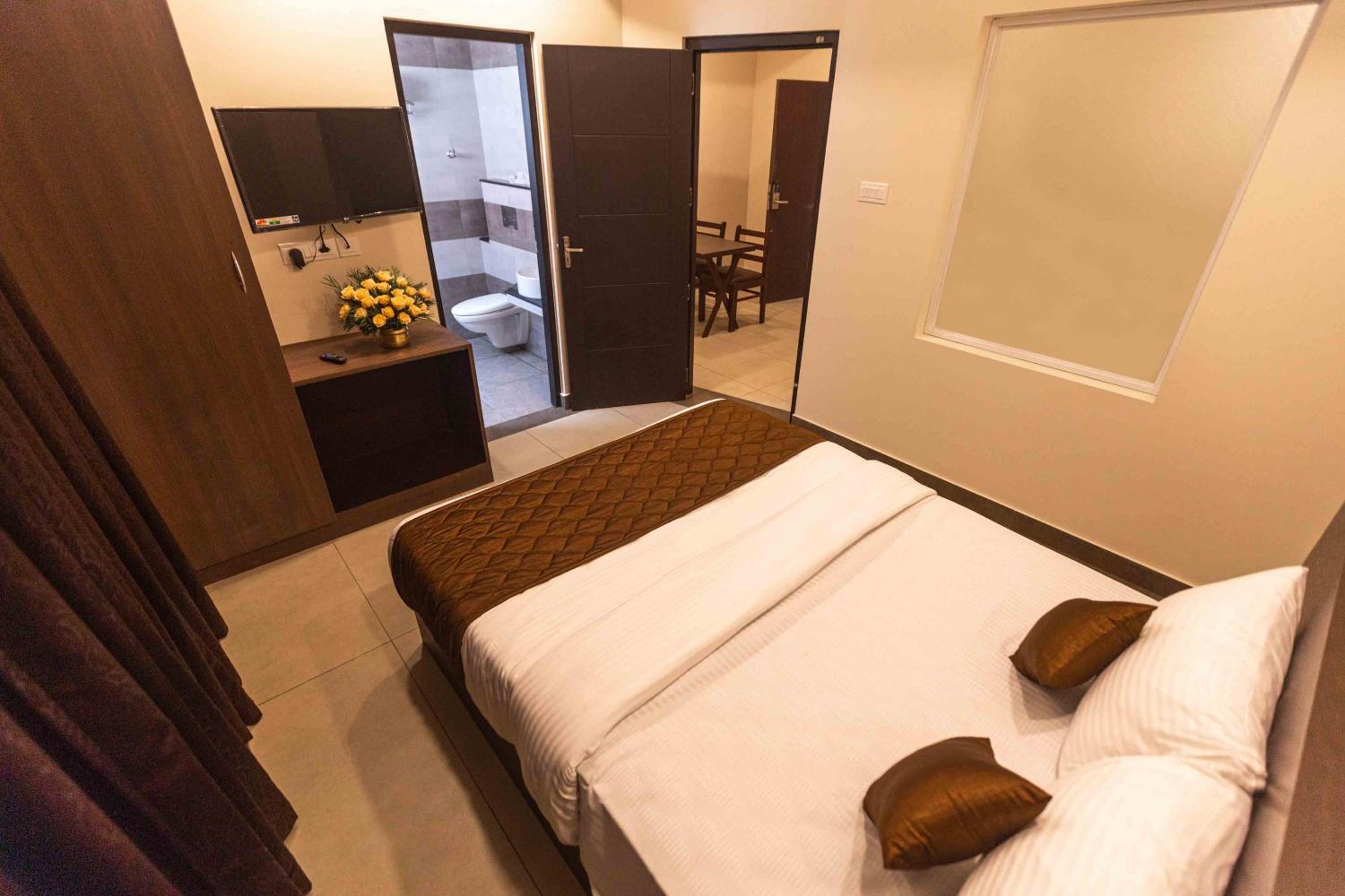 Standard Double Room - Photo 7