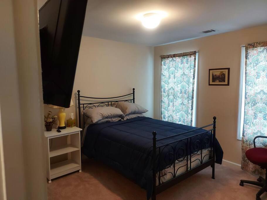 Five-Bedroom House photo 1
