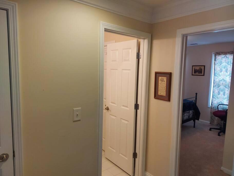 Five-Bedroom House photo 3