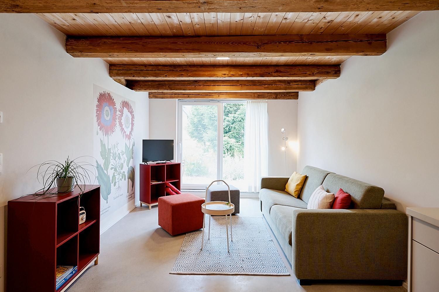 One-Bedroom Apartment with Terrace - Photo 11