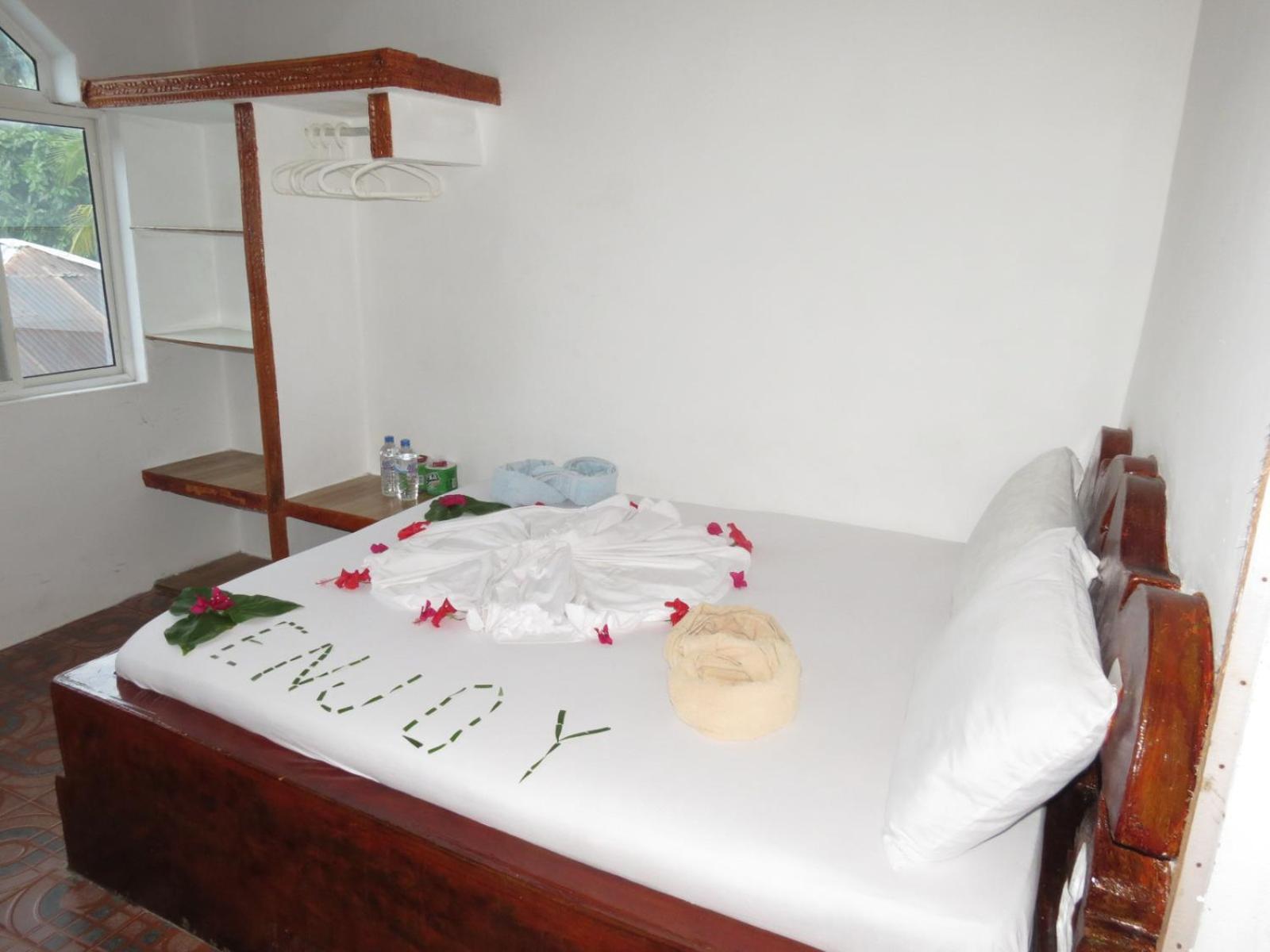 Double Room with Private External Bathroom - Photo 2