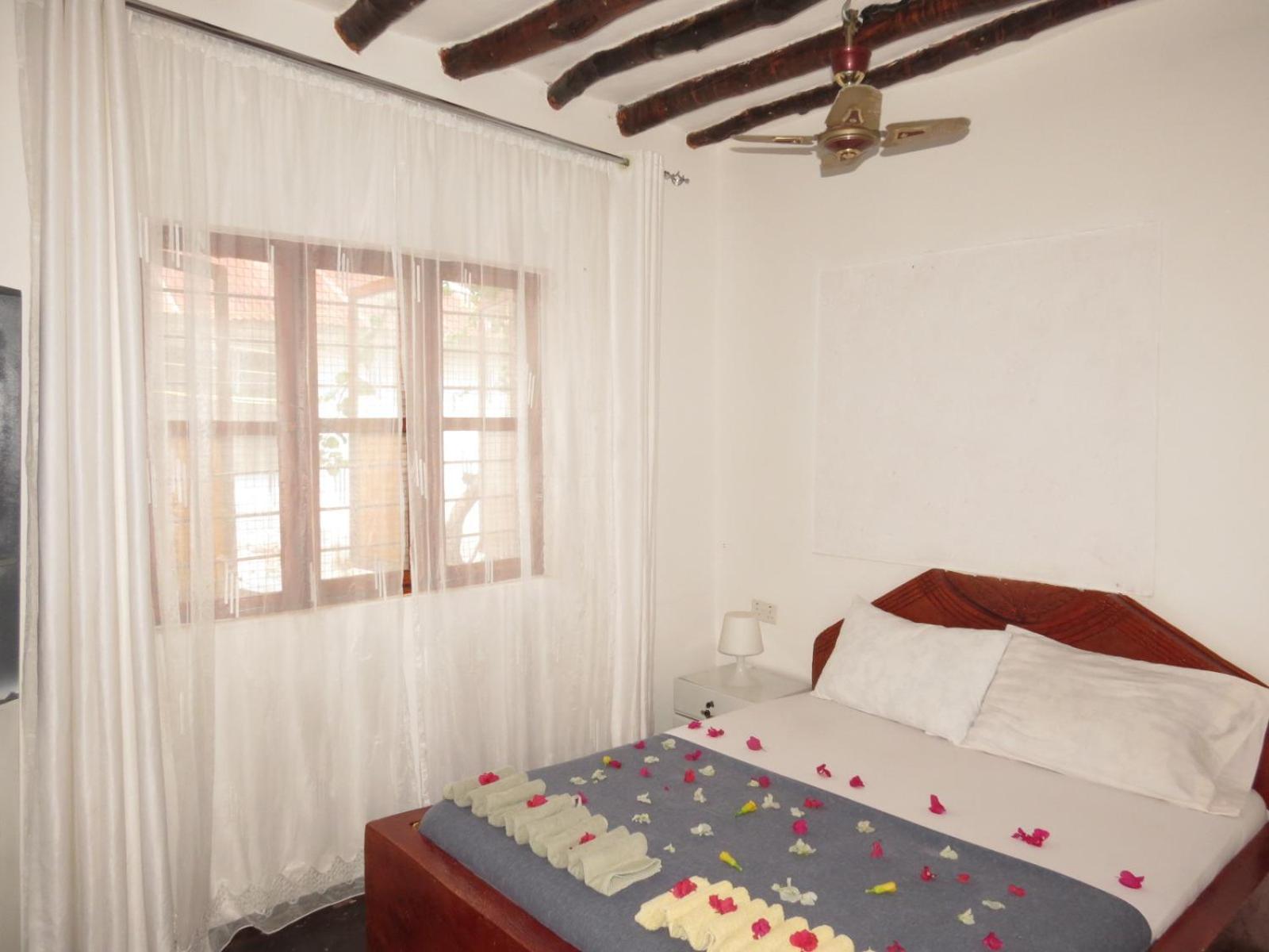 Double Room with Private Bathroom - Photo 4