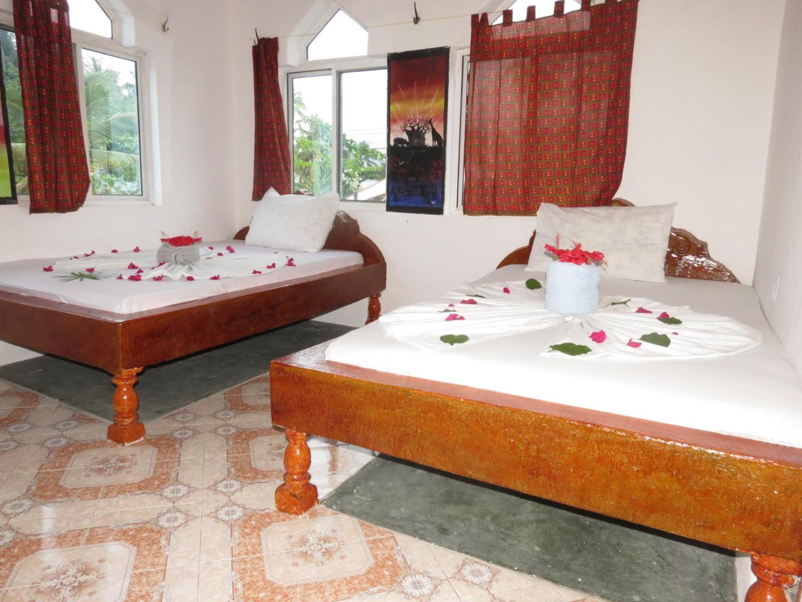 Twin Room with Private External Bathroom - Photo 2