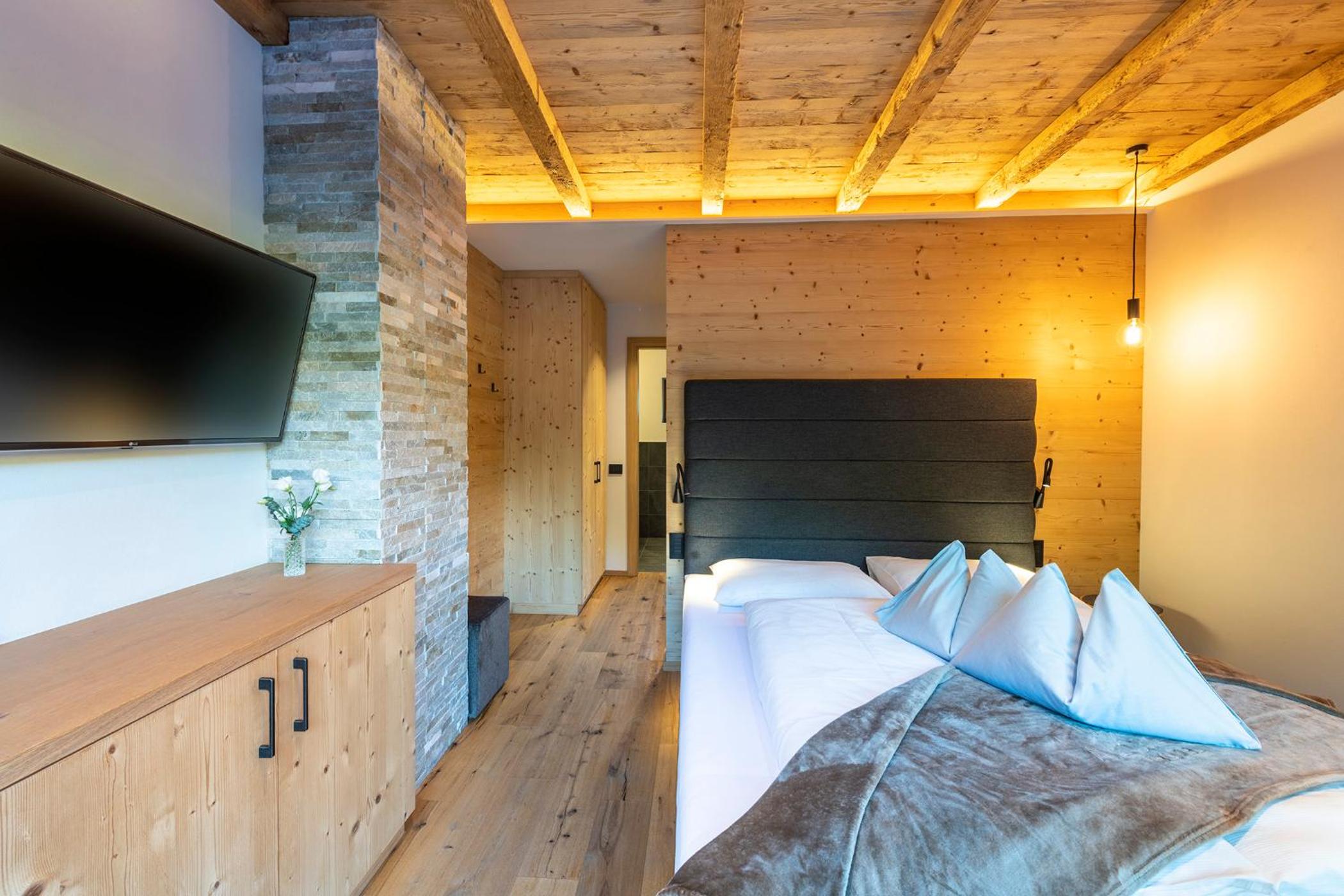 Deluxe Suite with Spa Bath photo 1