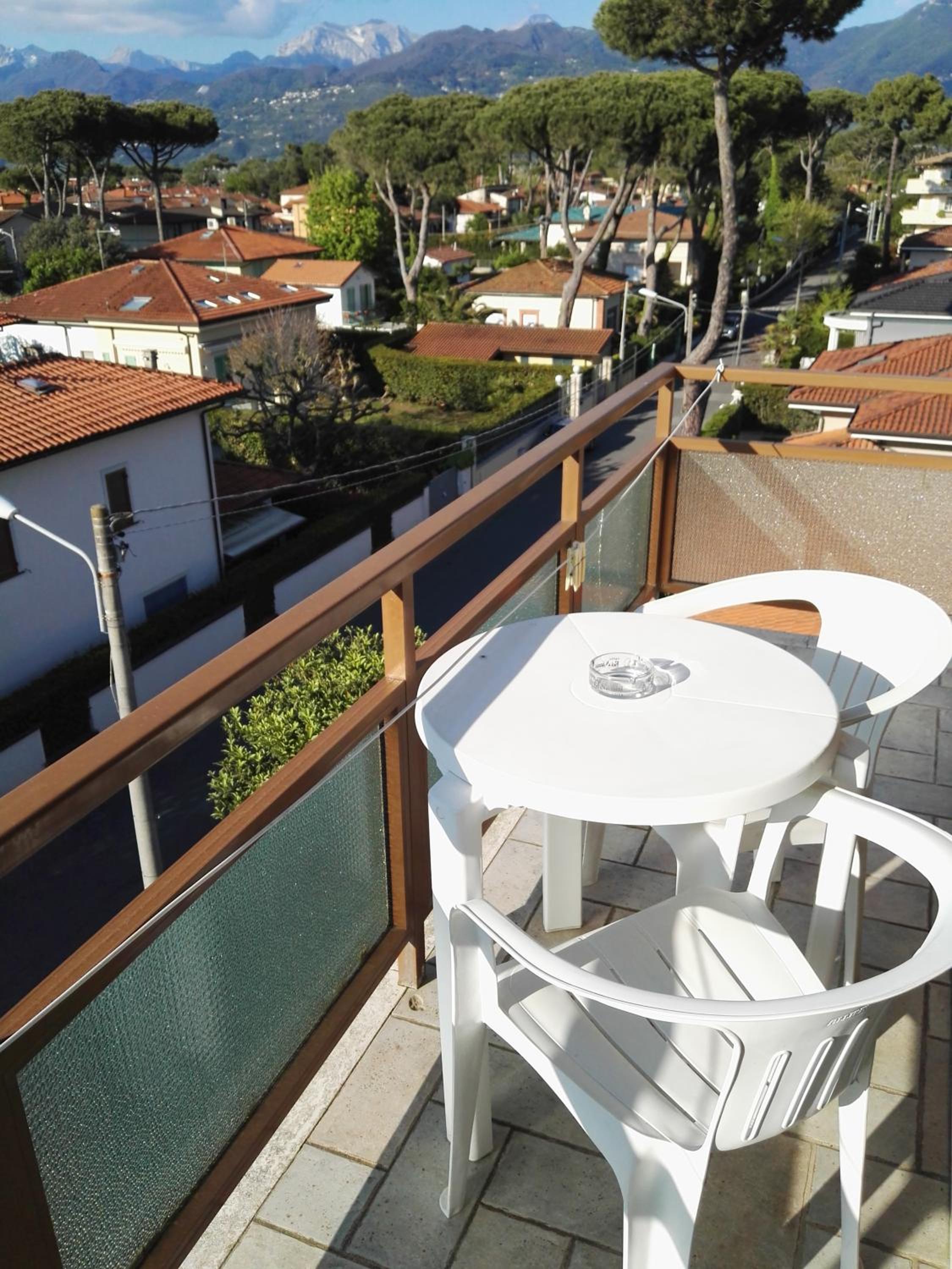 Double Room with Balcony - Photo 2