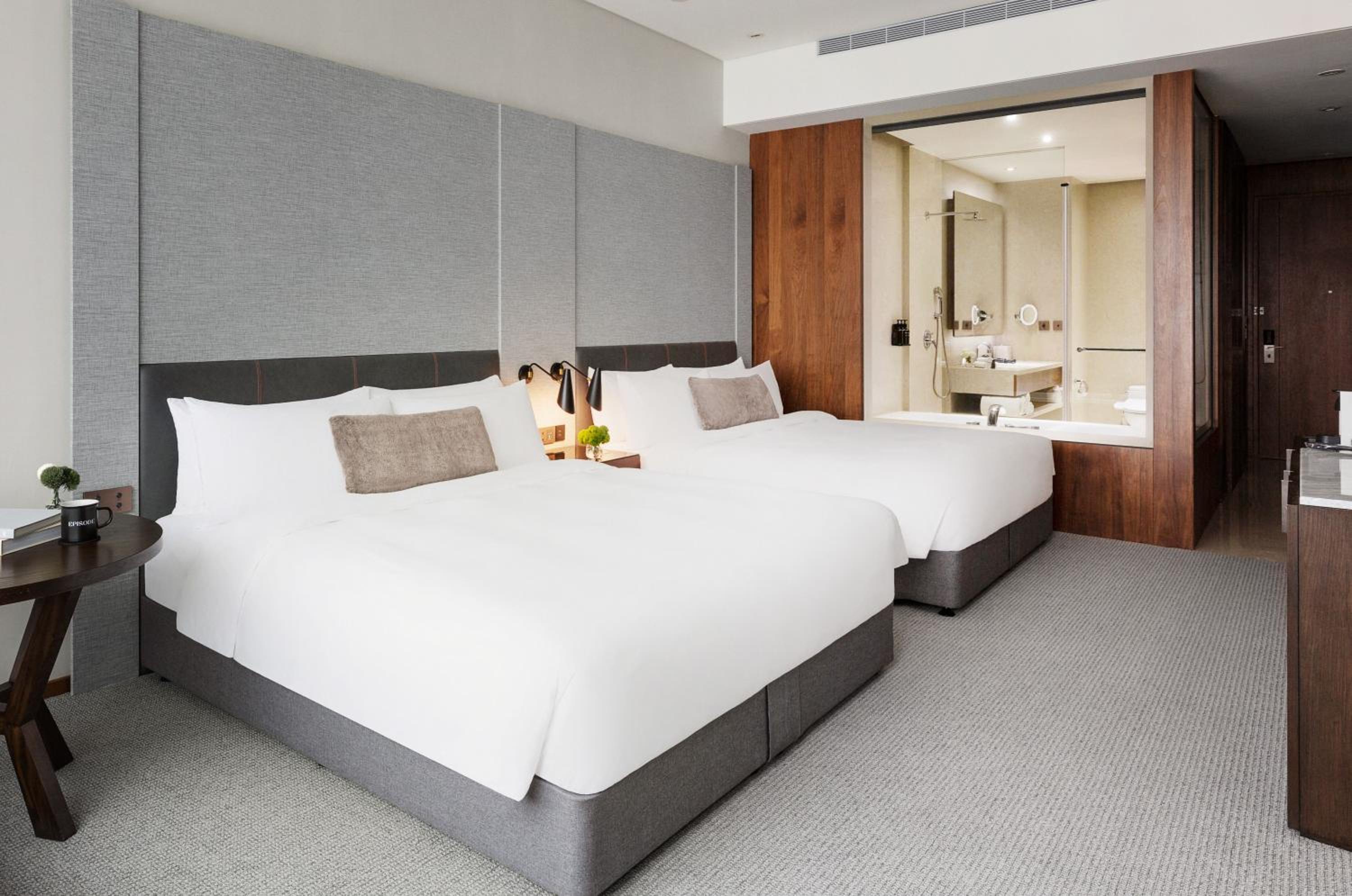 Deluxe Queen Room with Two Queen Beds photo 2