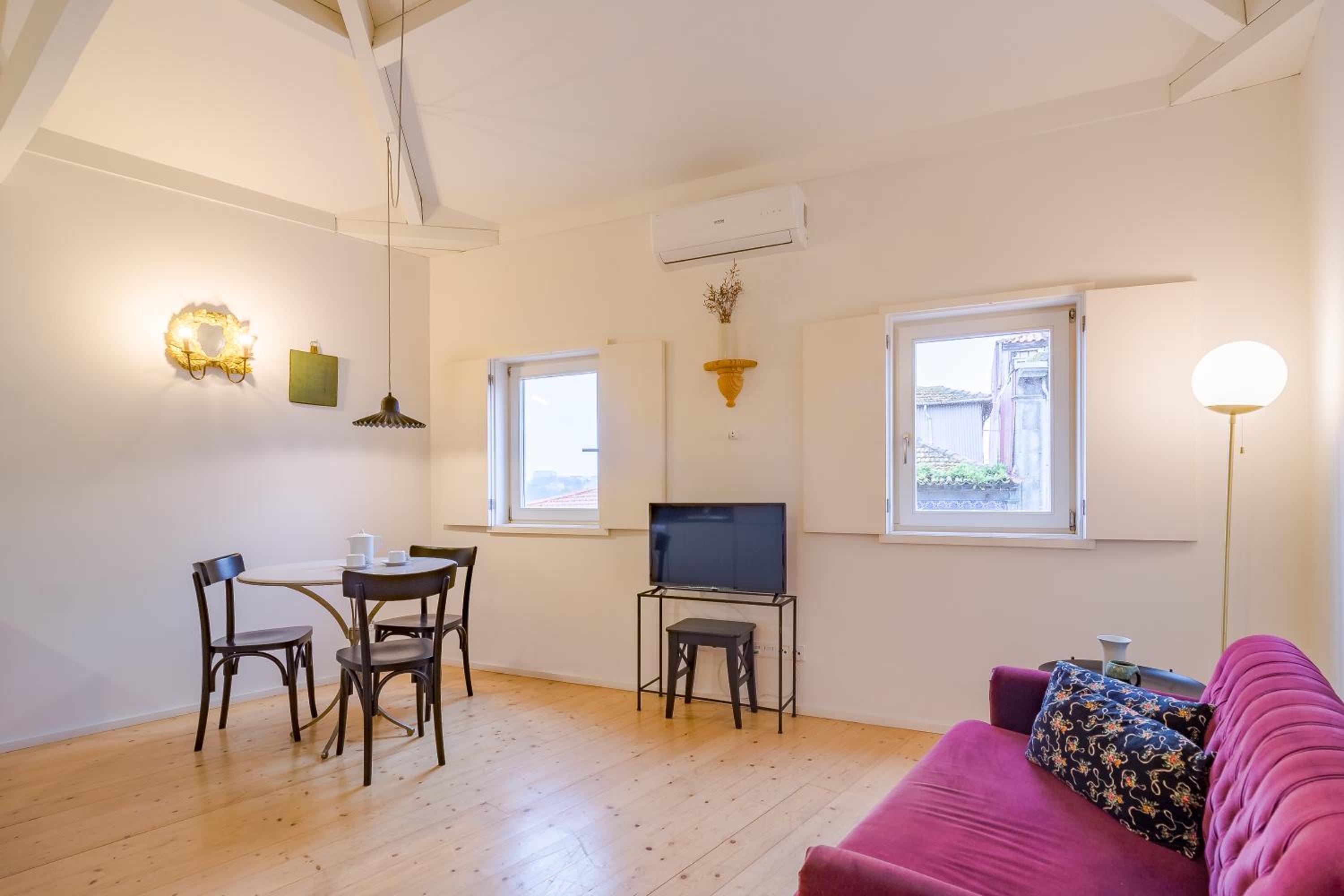 One-Bedroom Apartment - Photo 3