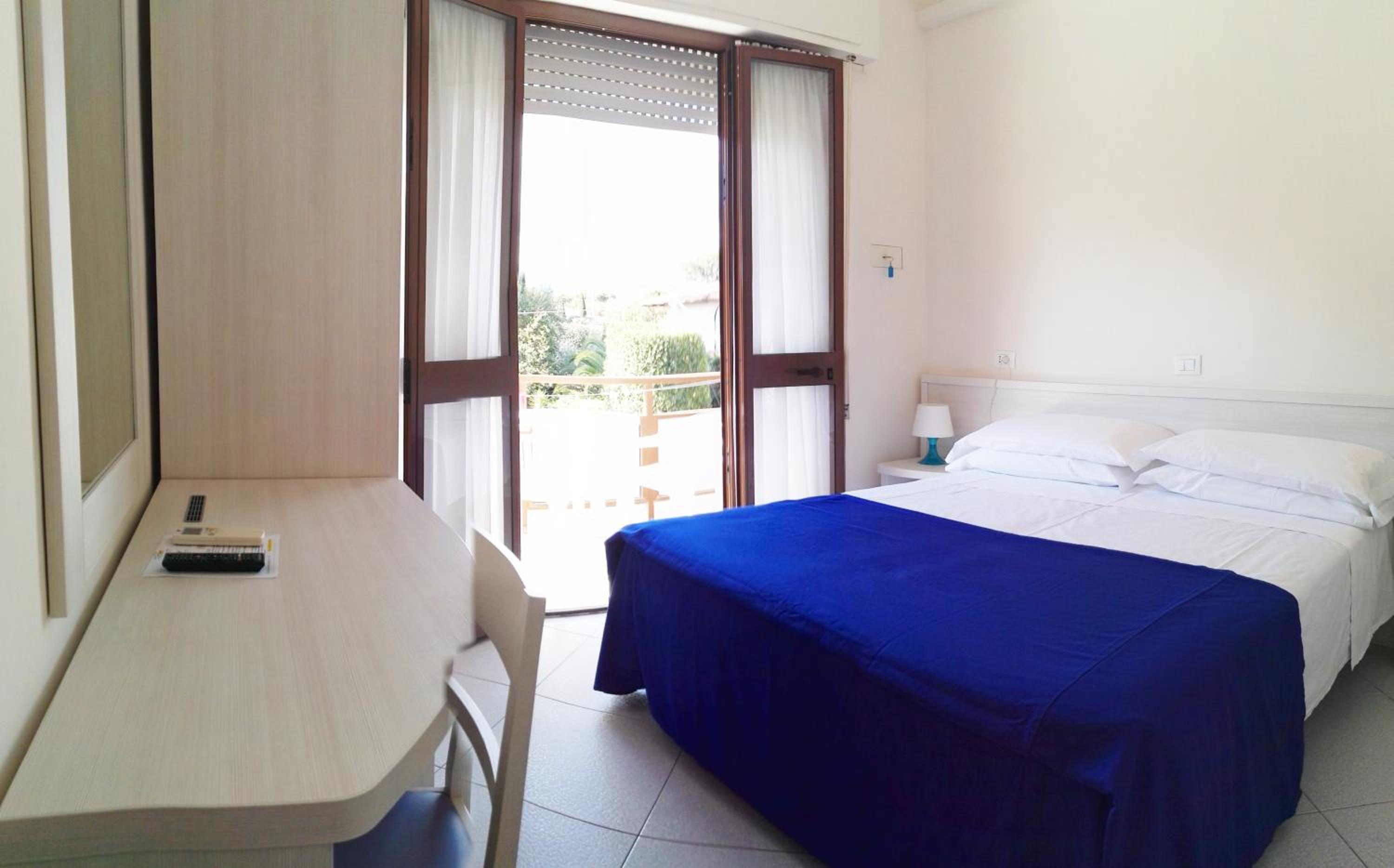 Small Double Room - Photo 8