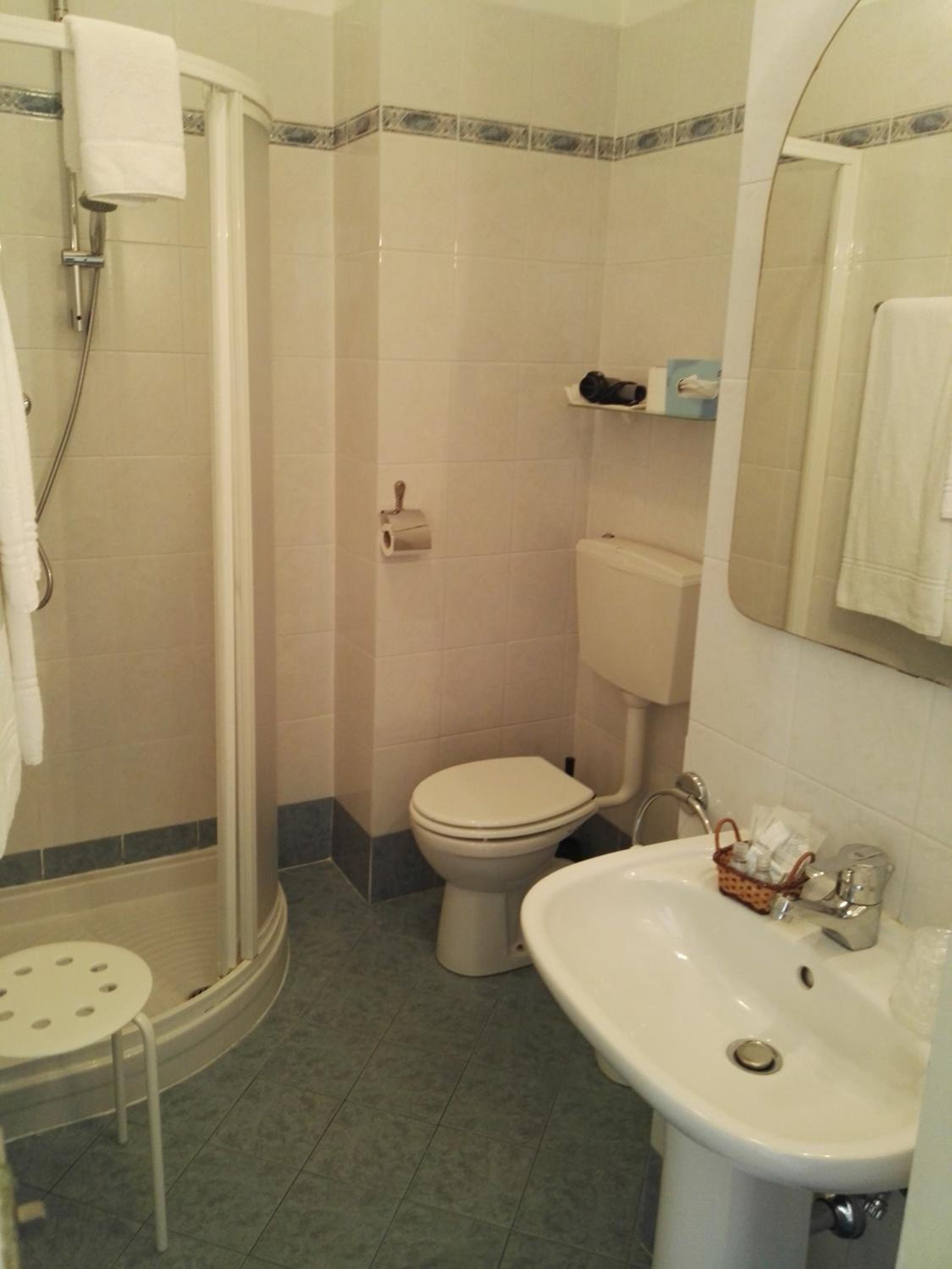 Small Double Room - Photo 4