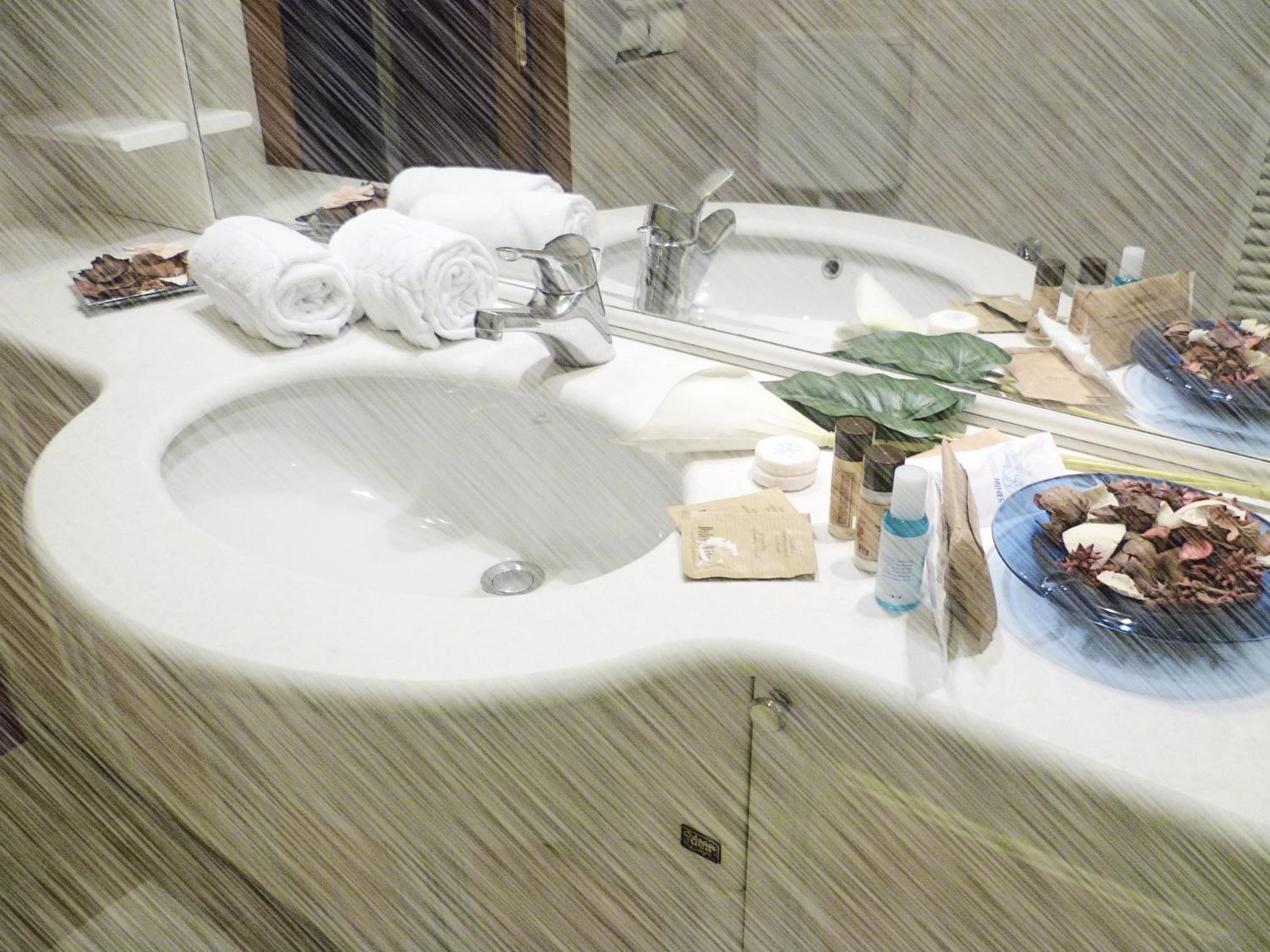 Suite - Photo 19