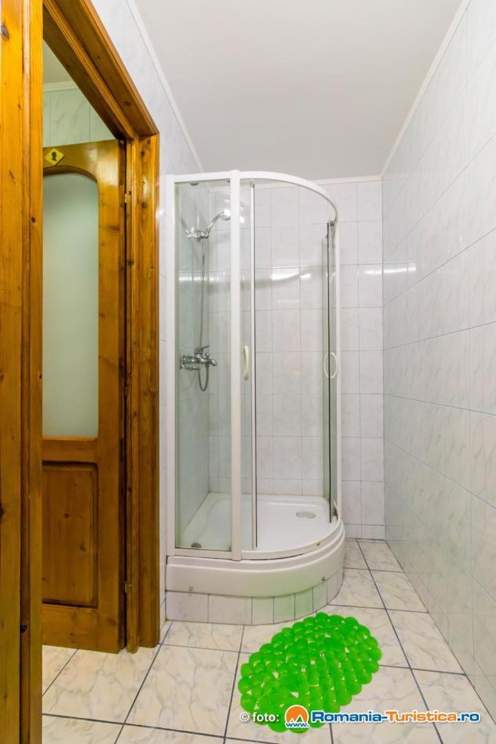 Family Room with Shower photo 2