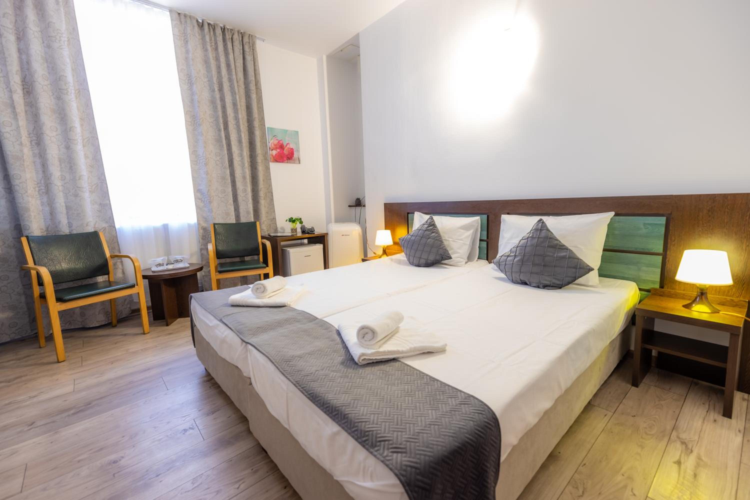 Twin Room - Photo 1