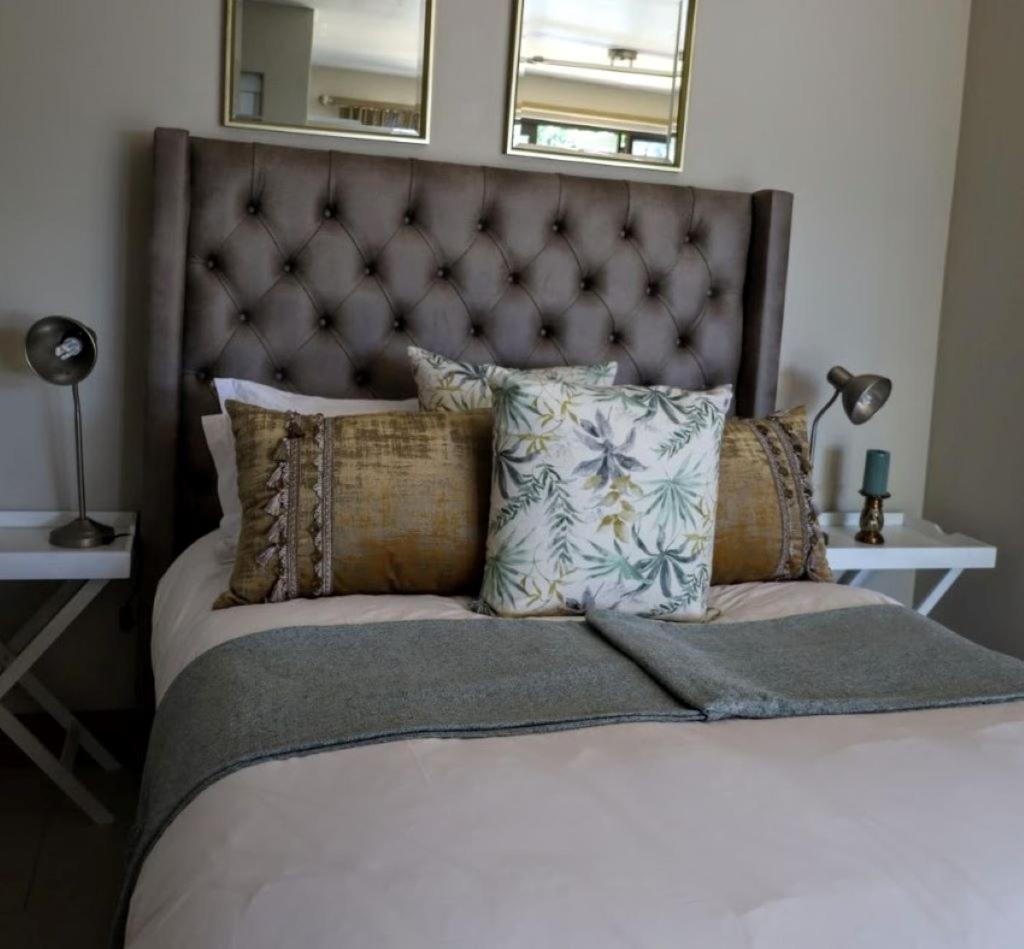 Deluxe Double Room with Balcony - Photo 7