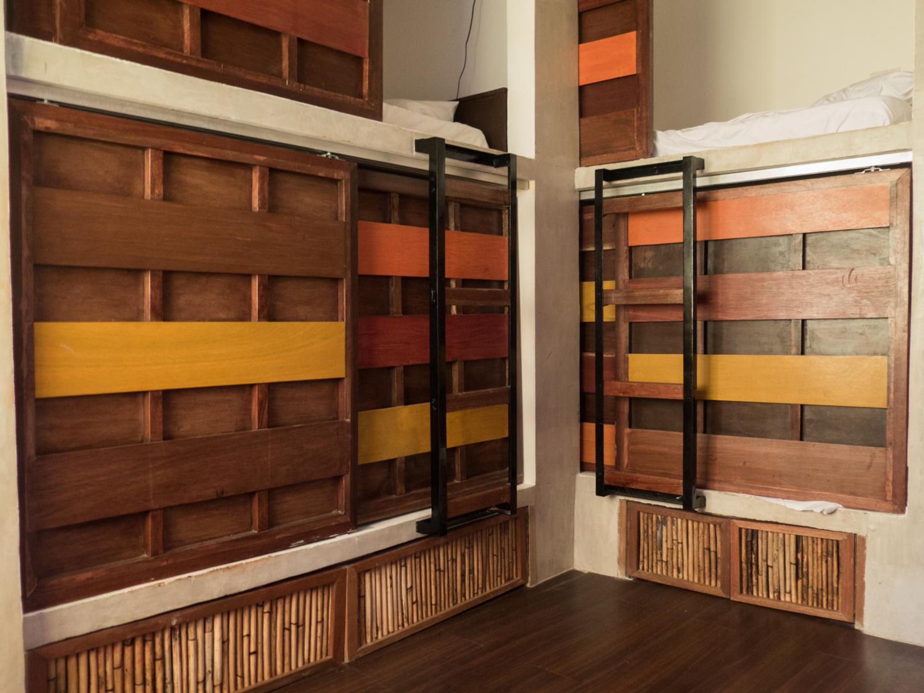 Bed in 6-Bed Mixed Dormitory Room with Balcony photo 1