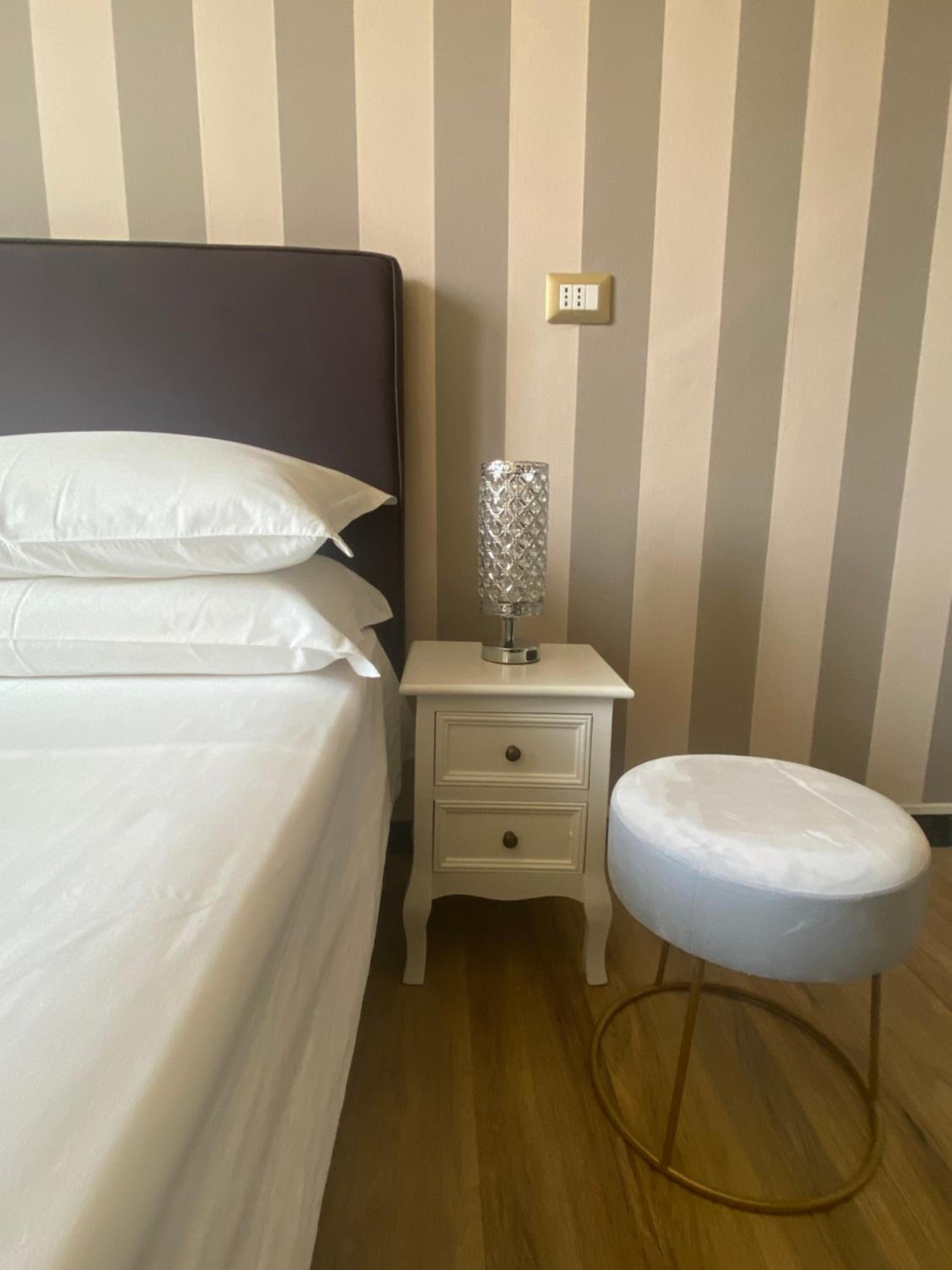 Double or Twin Room - Photo 4