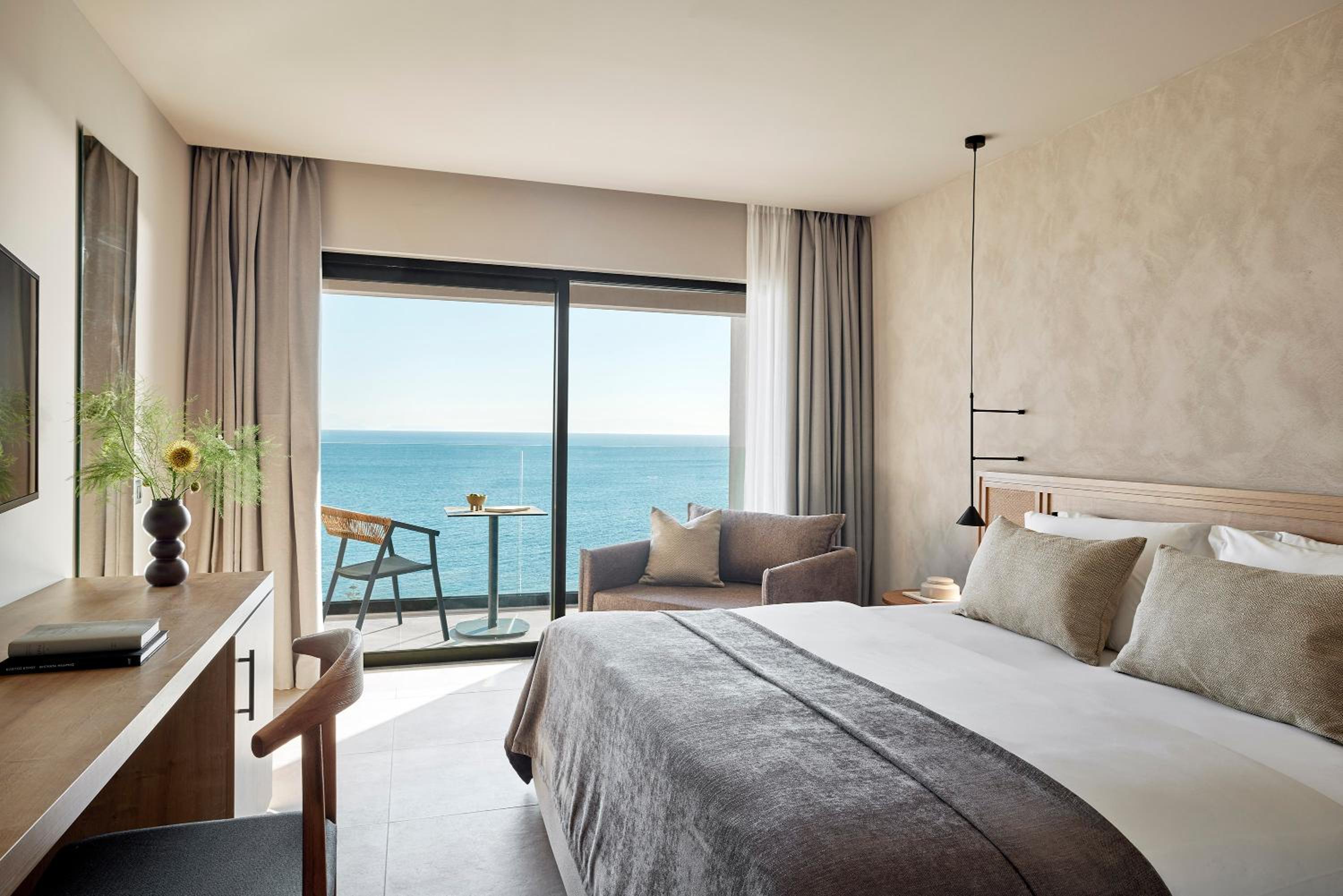 Deluxe Room with Sea View - Photo 1
