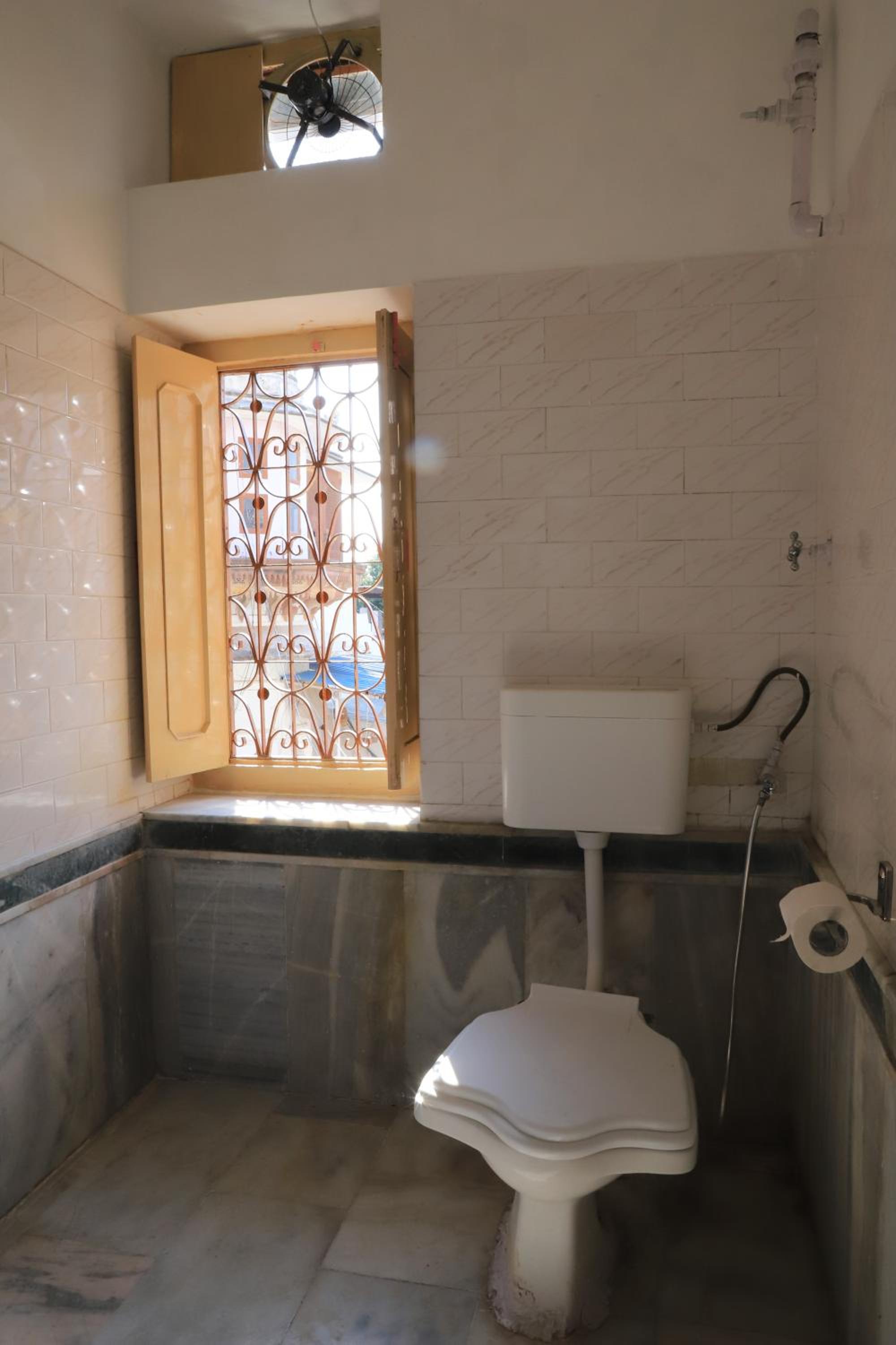 Family Room with Private Bathroom photo 2