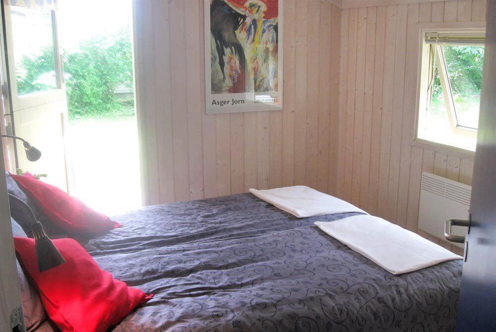 Three-Bedroom House photo 3