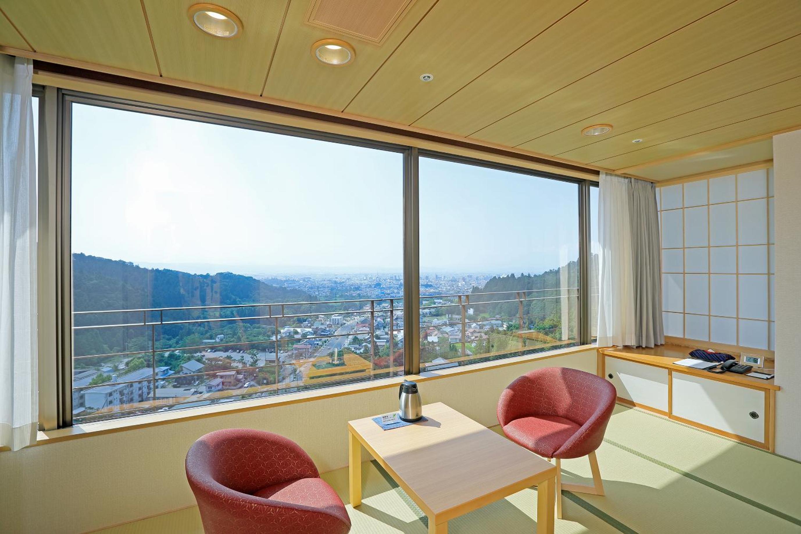 Family Room with City View - Tower Building - Non-Smoking - Photo 2