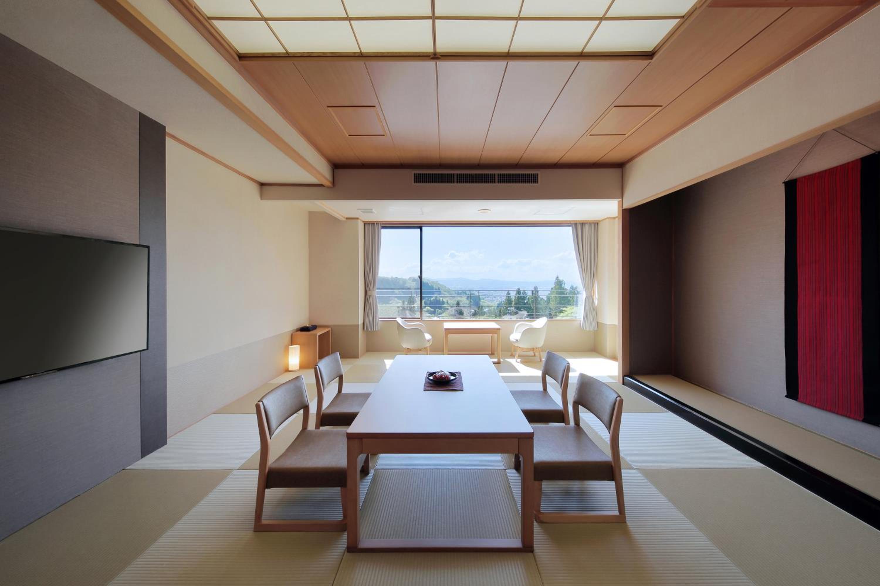 Family Room with City View  - Photo 3