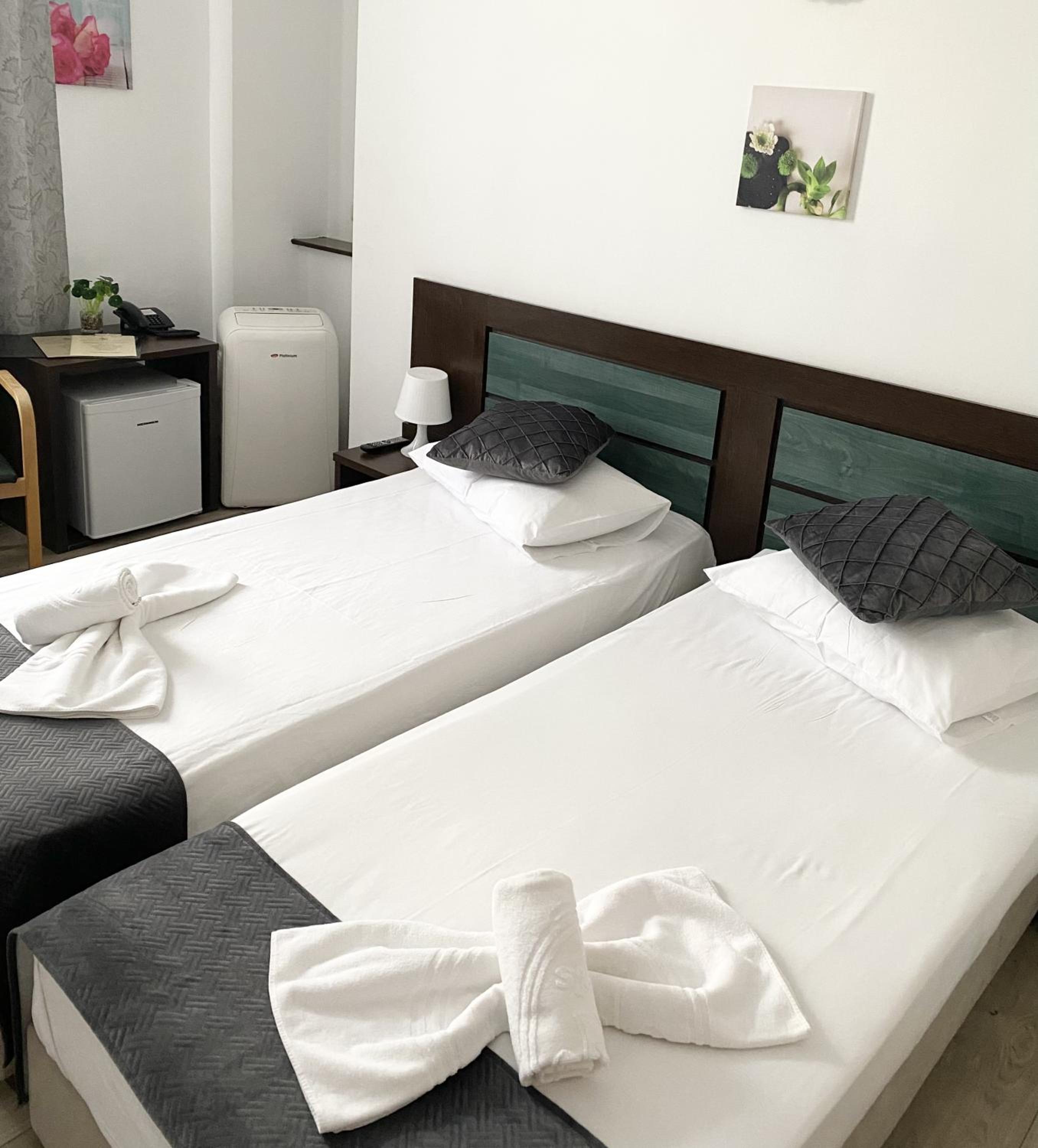 Twin Room - Photo 3