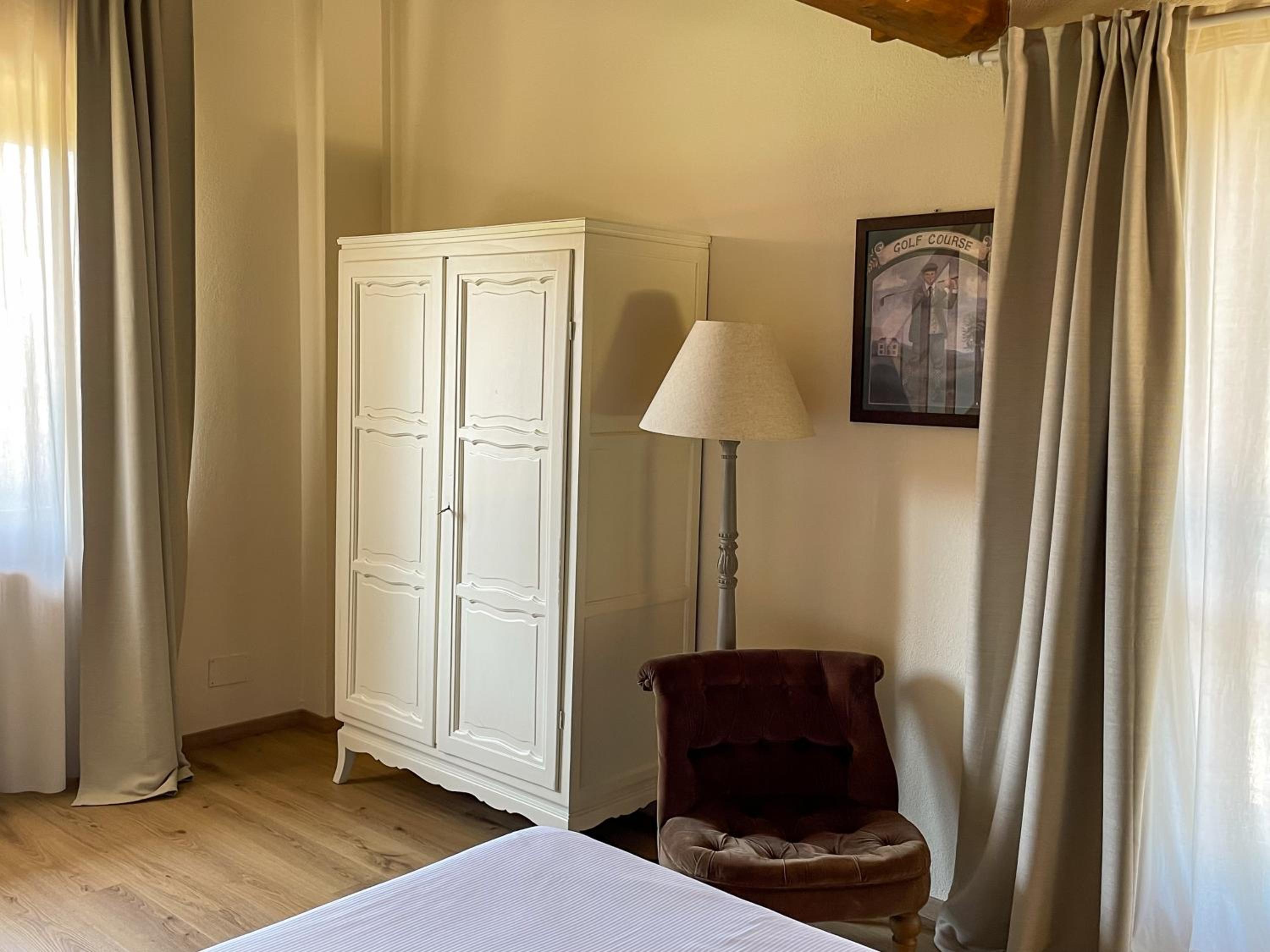 Double or Twin Room - Photo 8