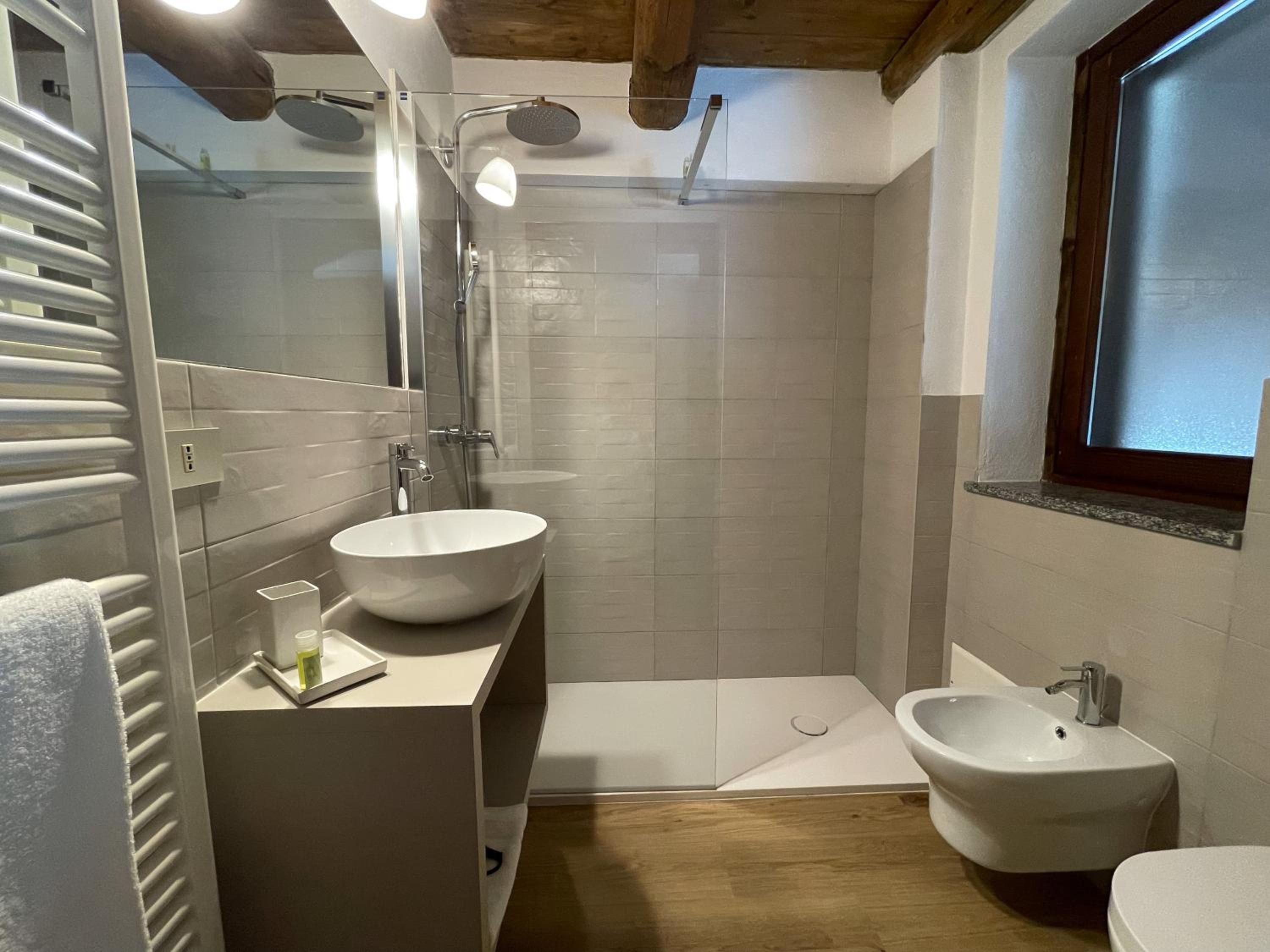 Double or Twin Room - Photo 5