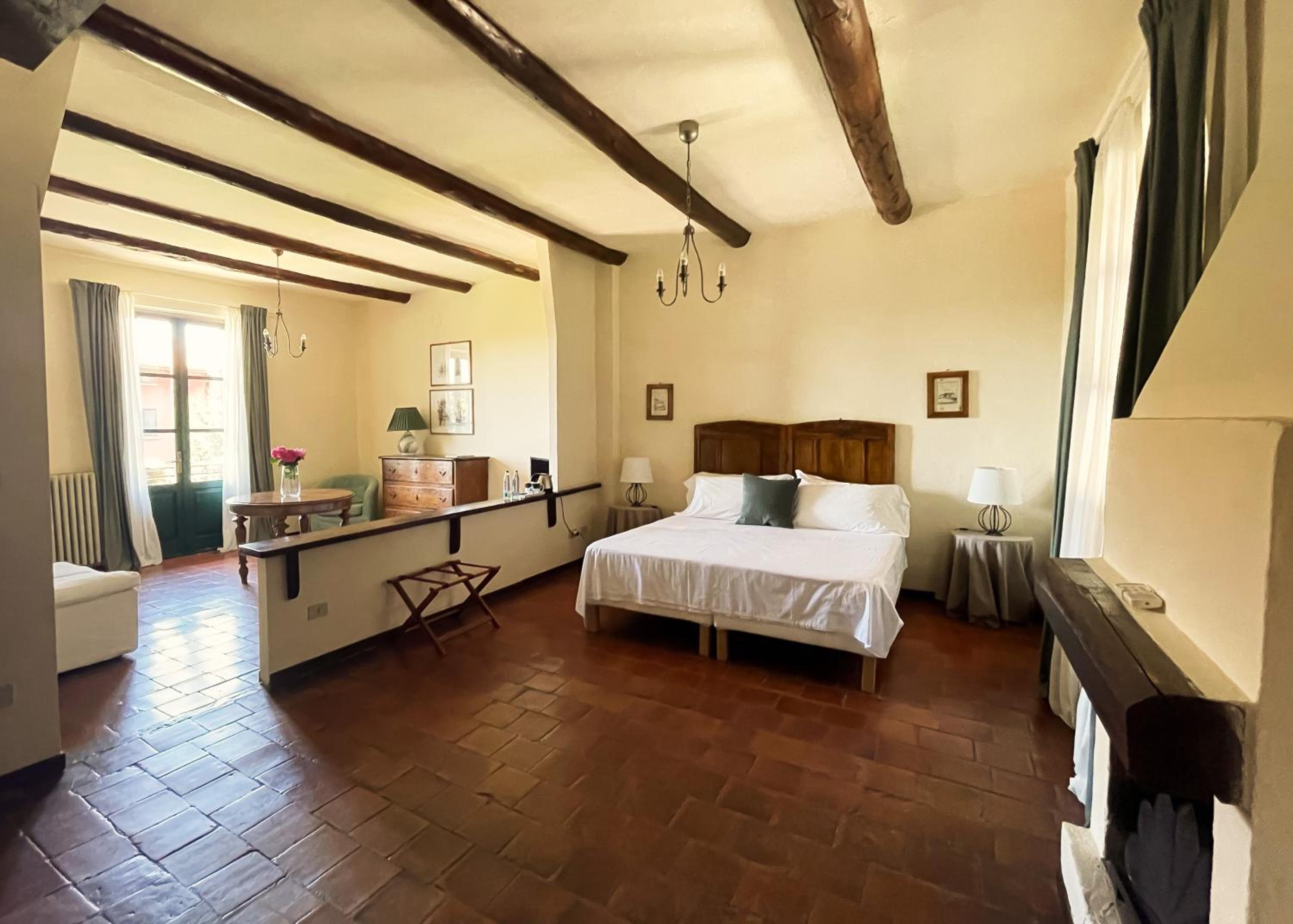 One-Bedroom Suite - Photo 6