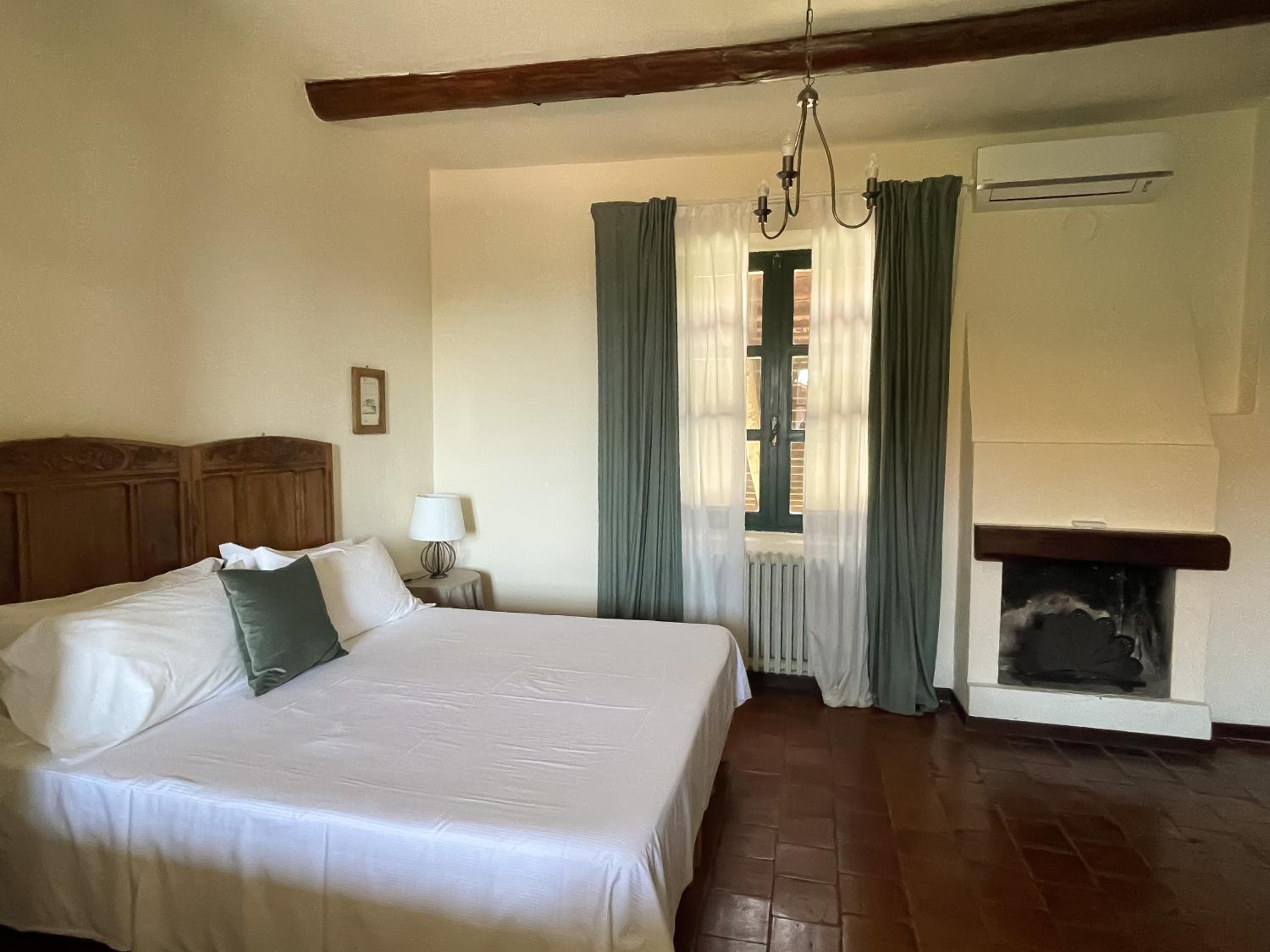 One-Bedroom Suite - Photo 7