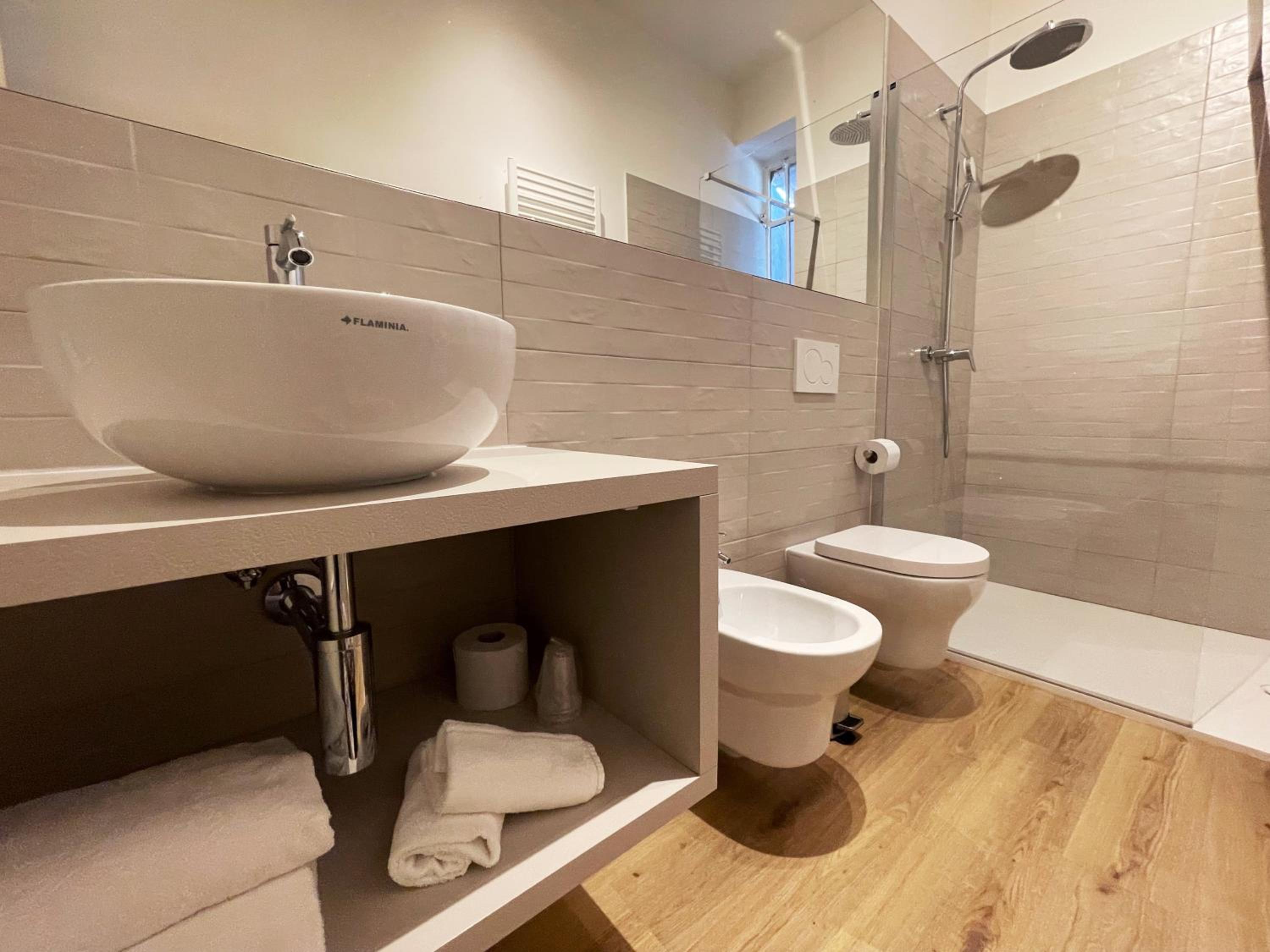 One-Bedroom Suite - Photo 4
