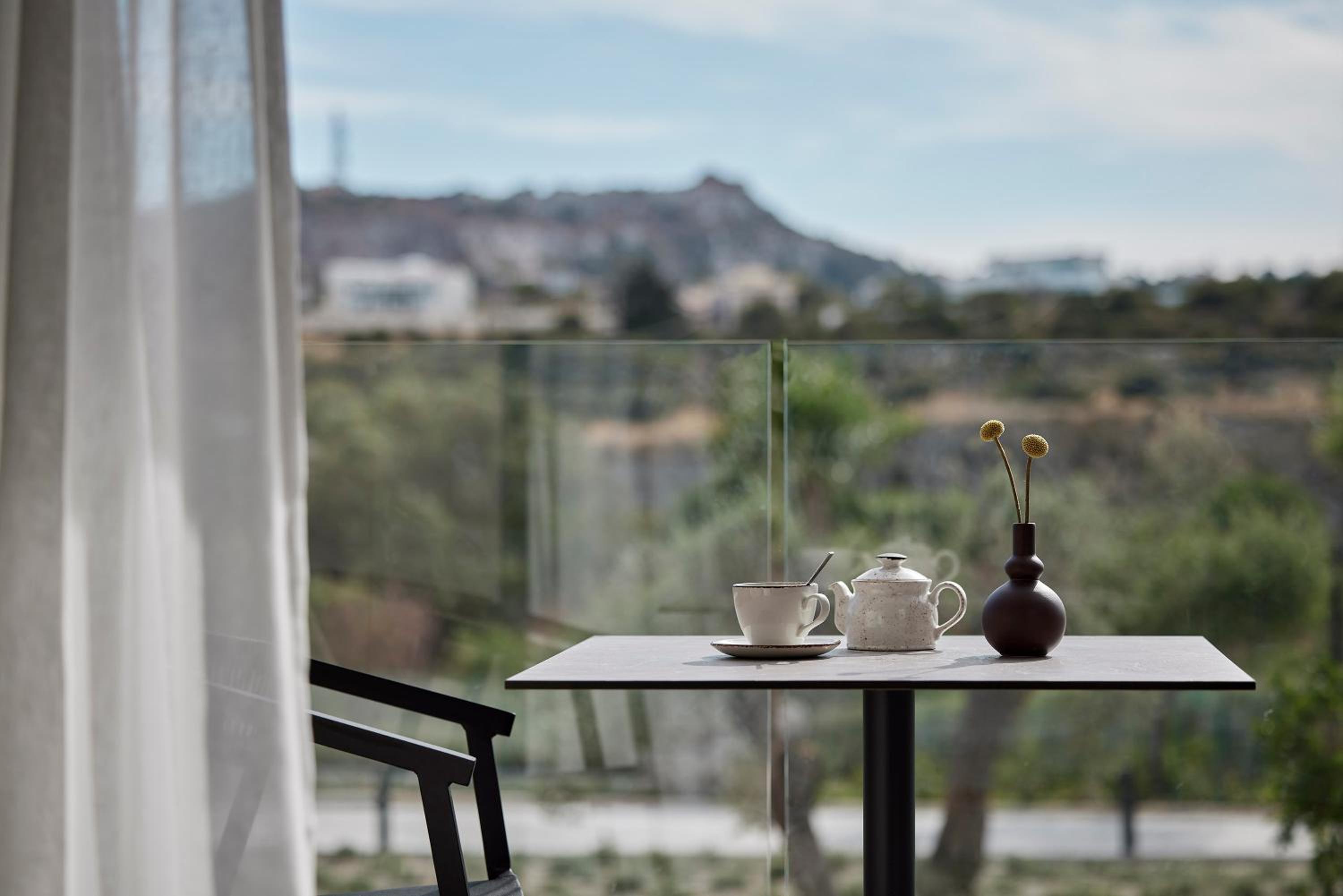 Junior Suite with Pool View - Photo 4