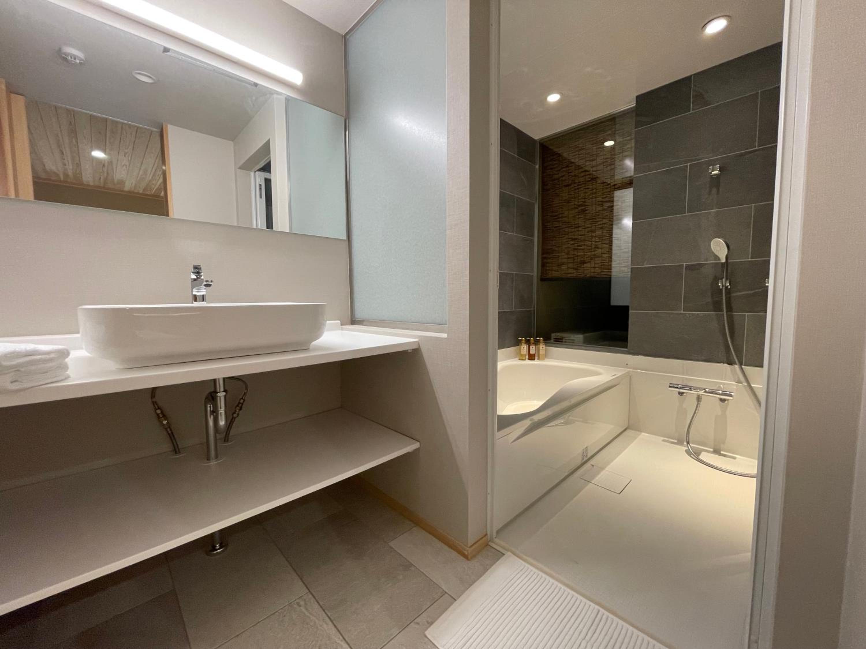 Deluxe Double Room with Bath - Photo 22