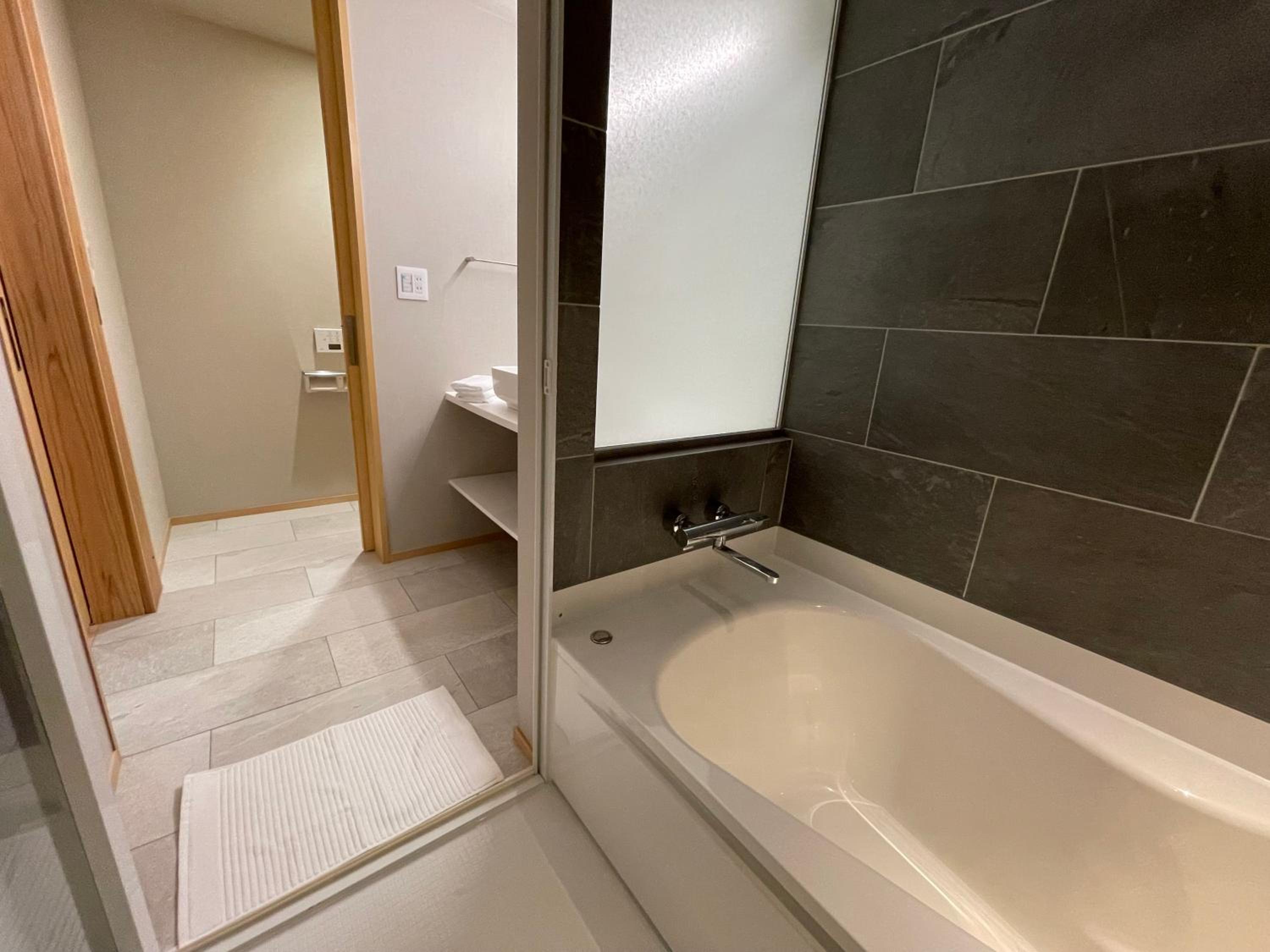 Deluxe Double Room with Bath - Photo 18